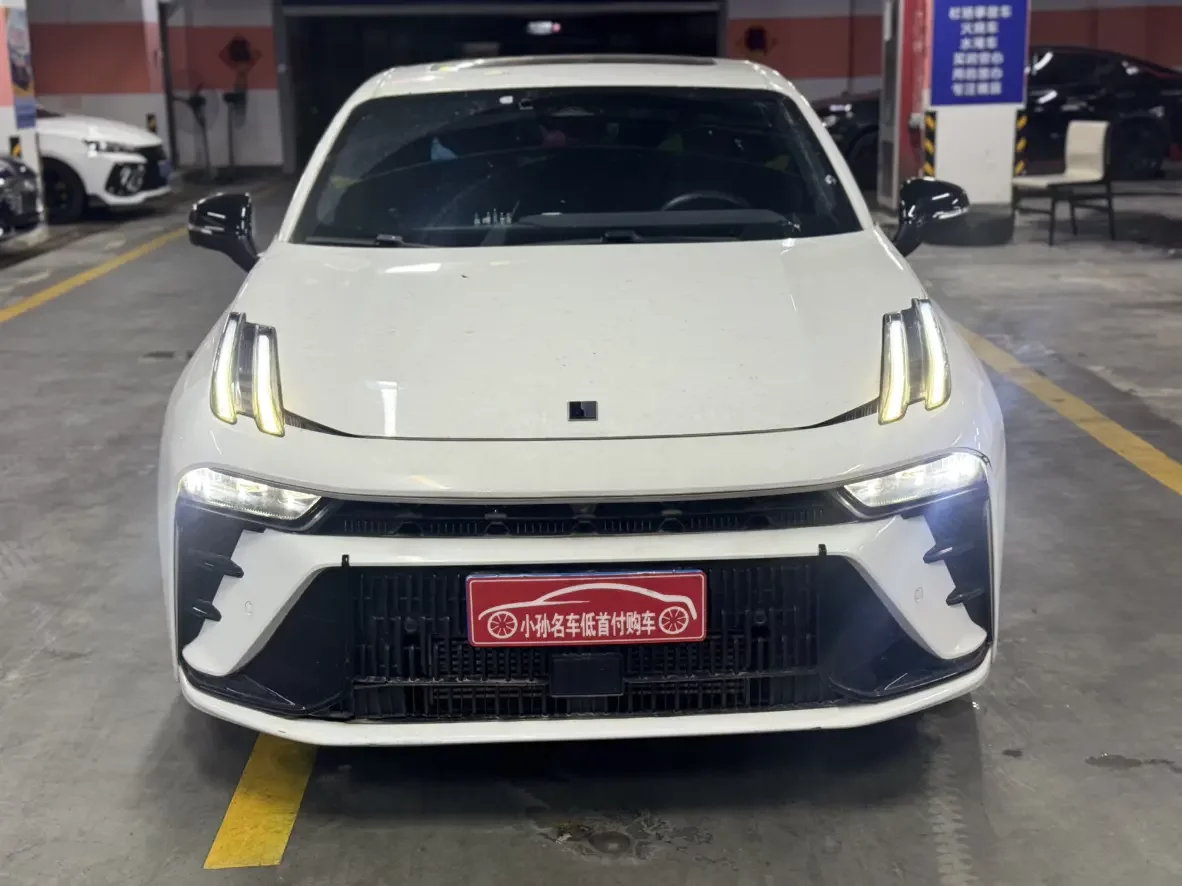 Lynk & Co 03