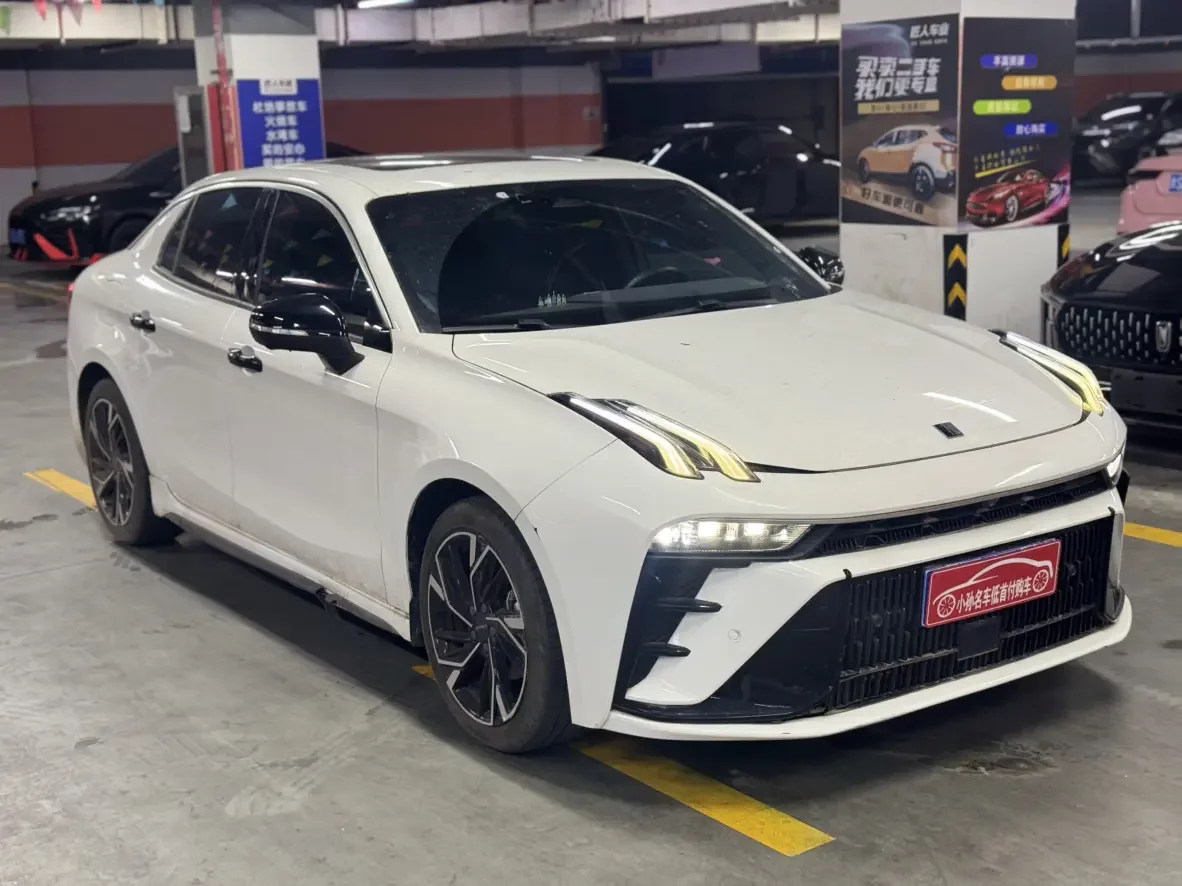 Lynk & Co 03