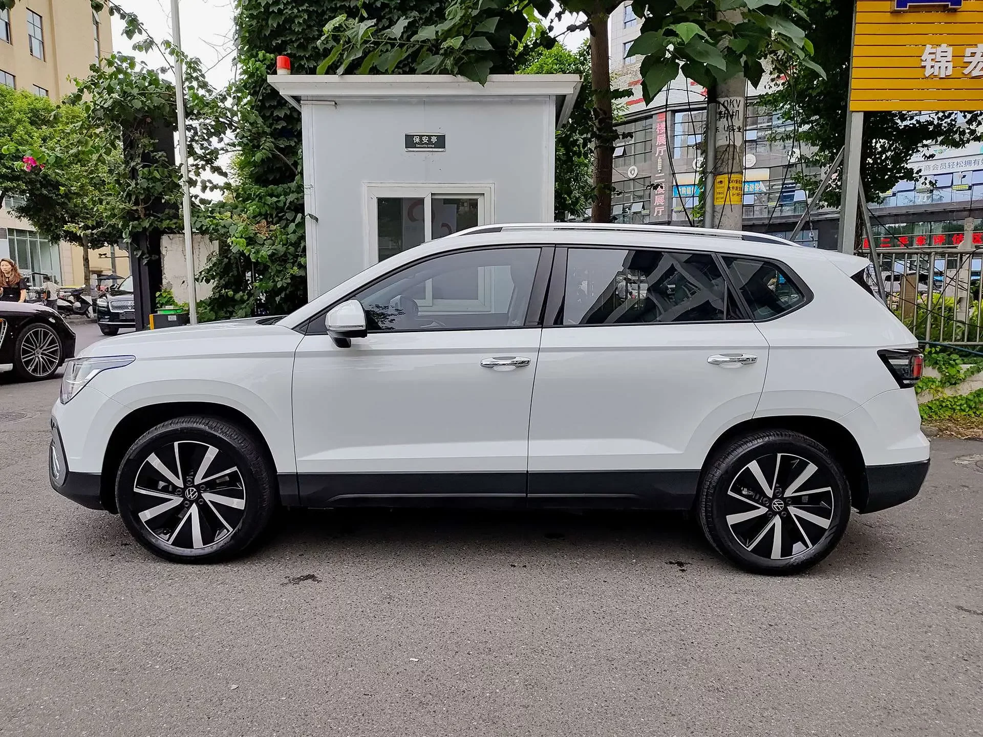 Volkswagen Tharu