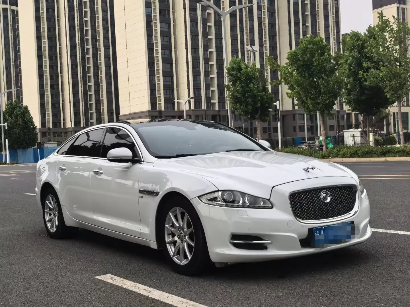 Jaguar XJ