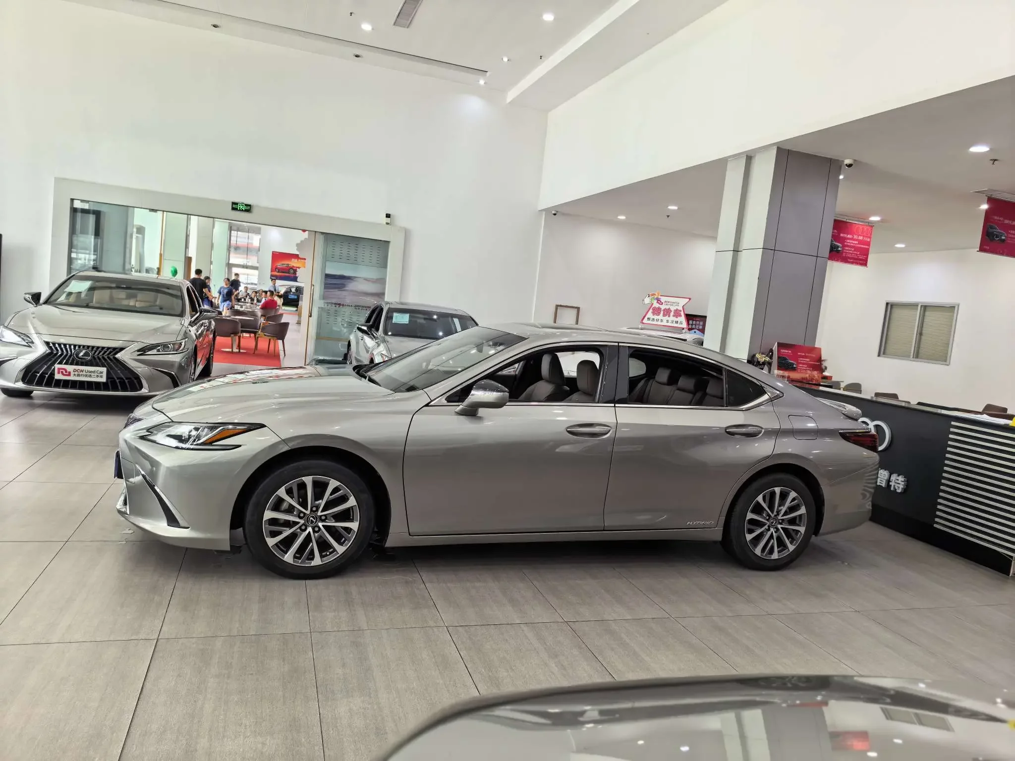 Lexus ES