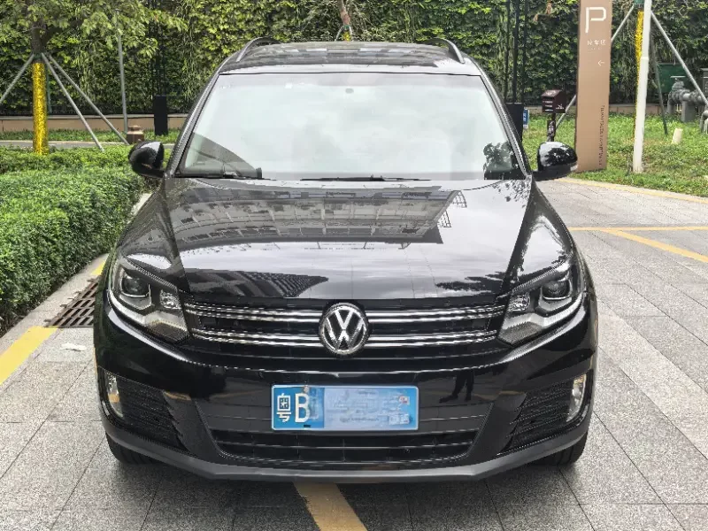 Volkswagen Tiguan (Tharu)