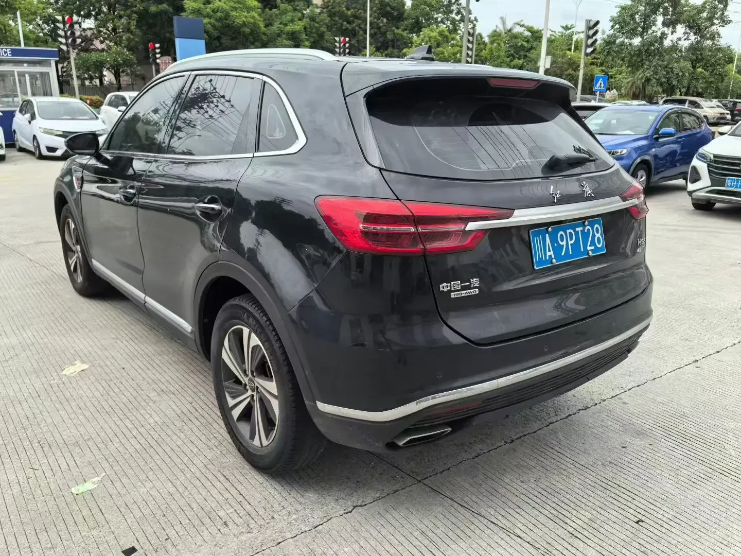 Hongqi HS5