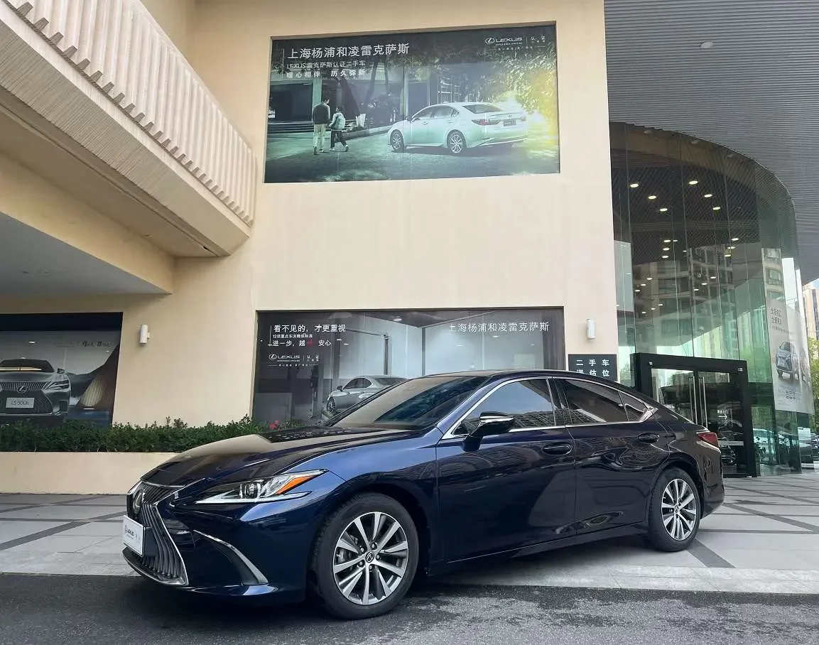 Lexus ES