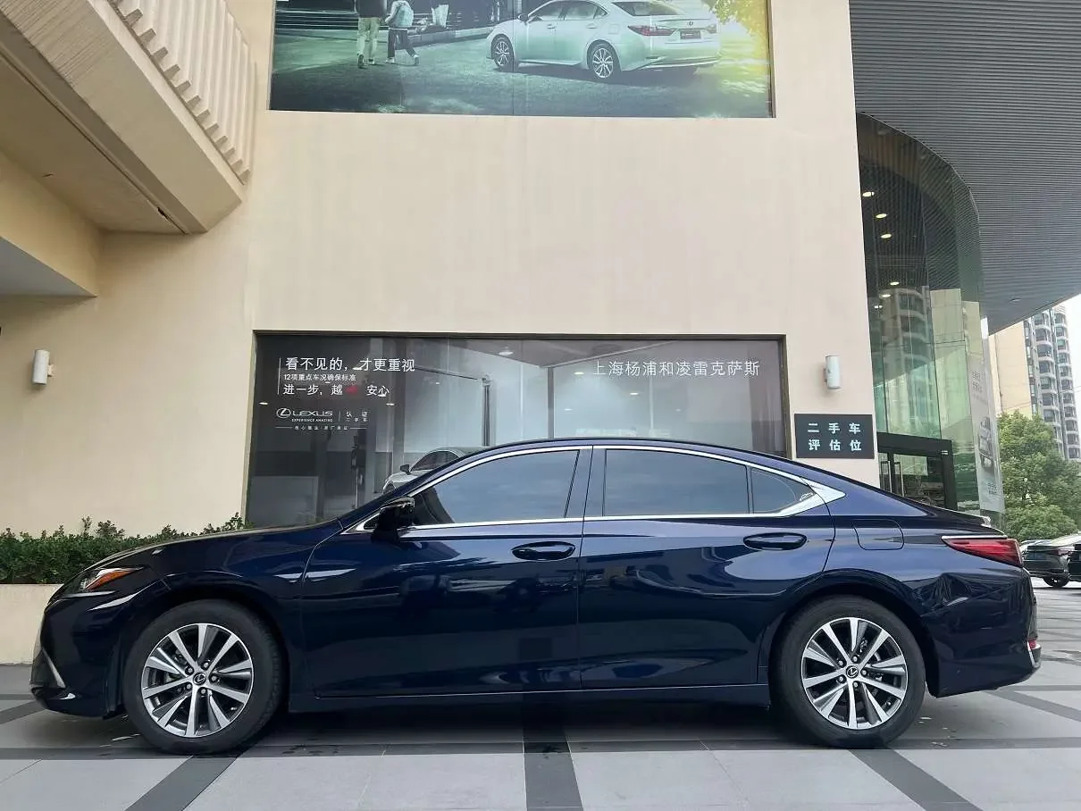 Lexus ES