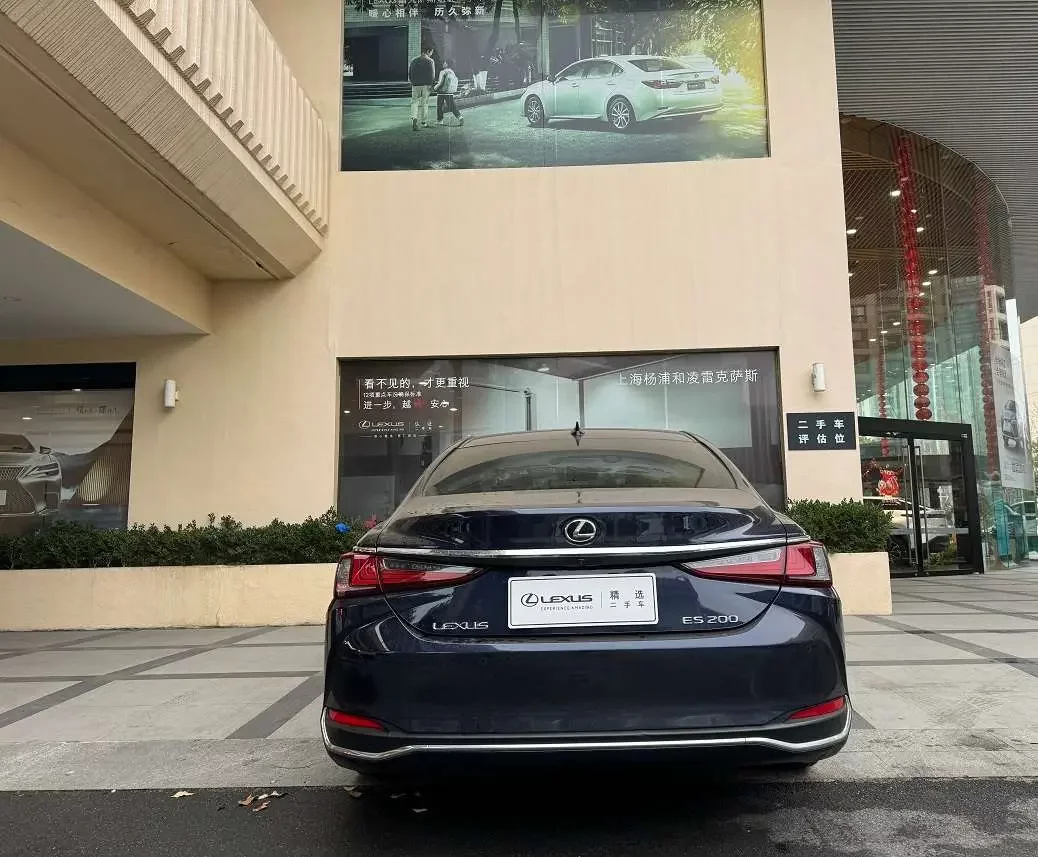 Lexus ES