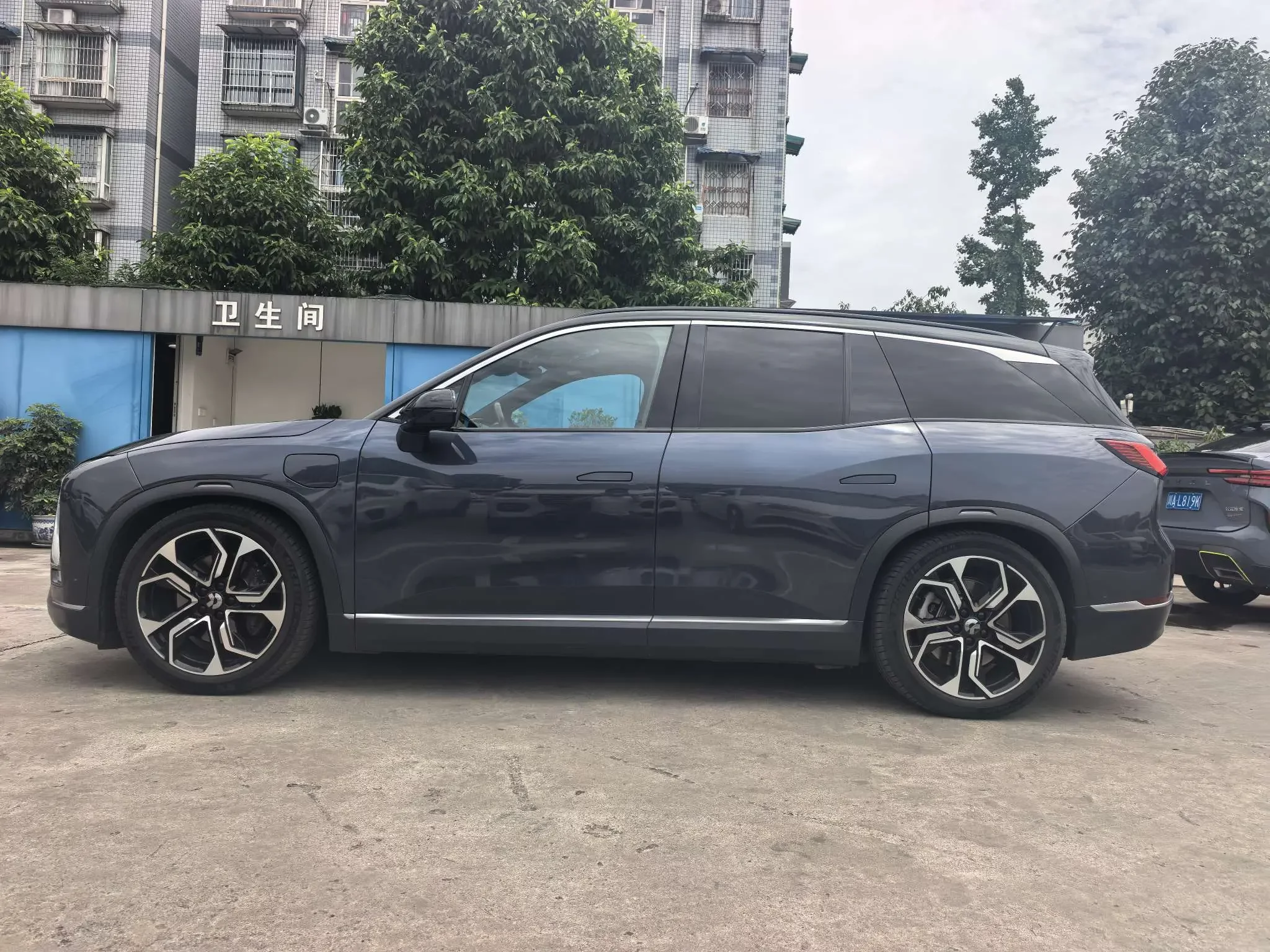 NIO ES8