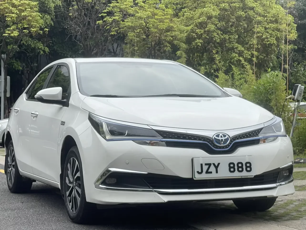 Toyota Corolla Dual Engine E+