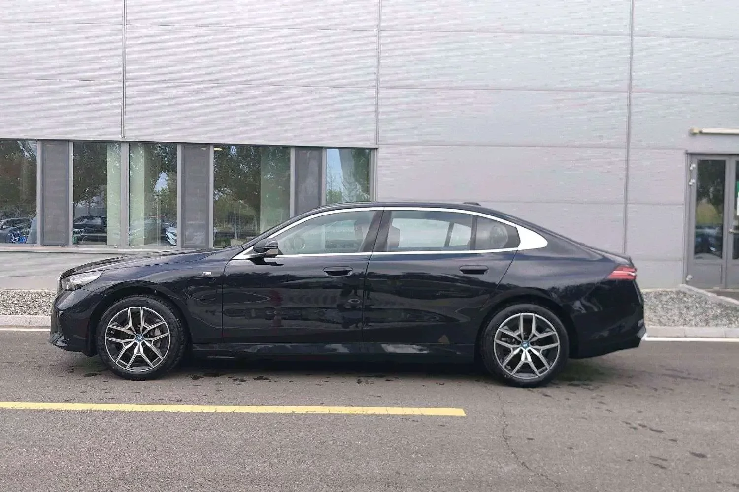 BMW i5