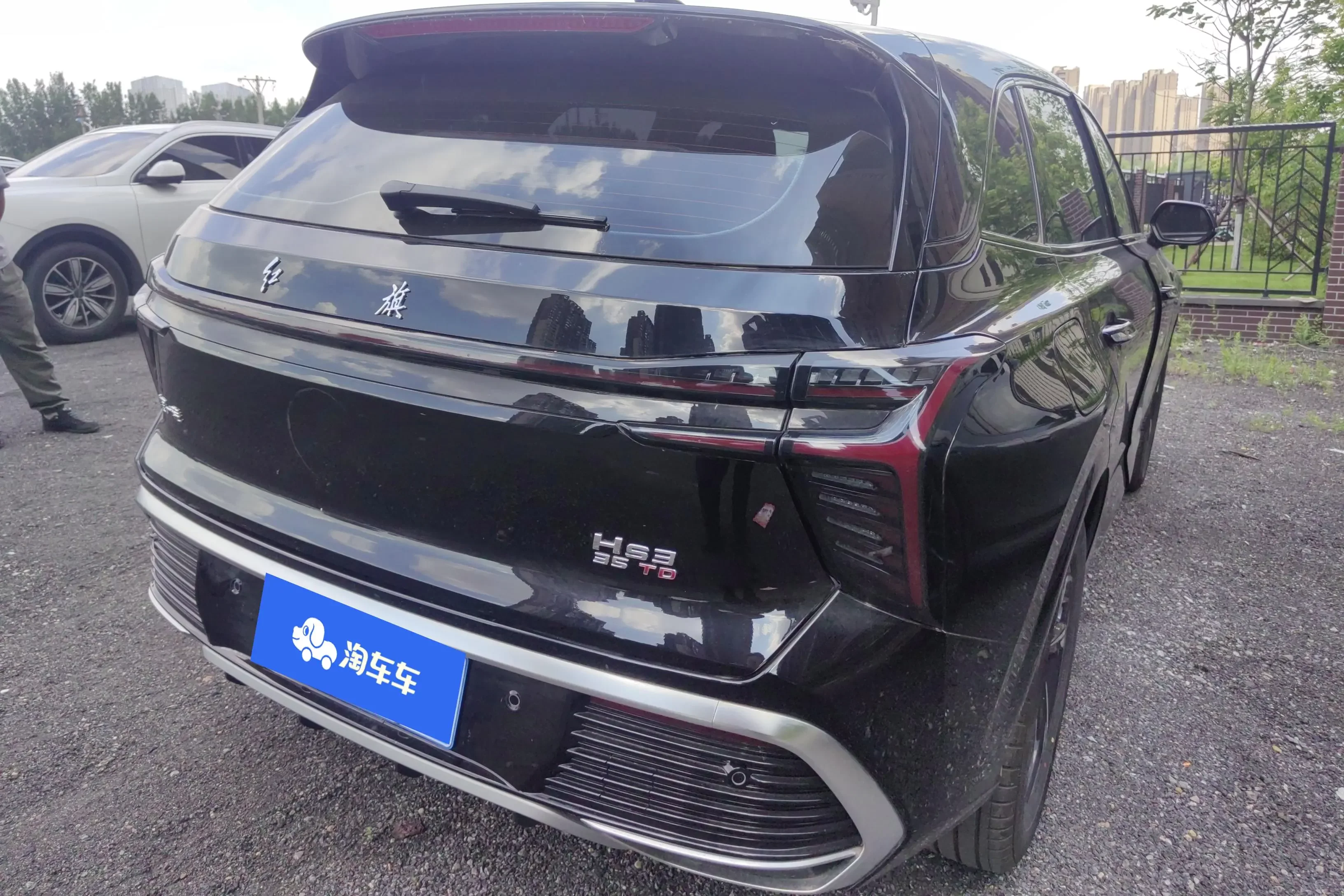 Hongqi HS3