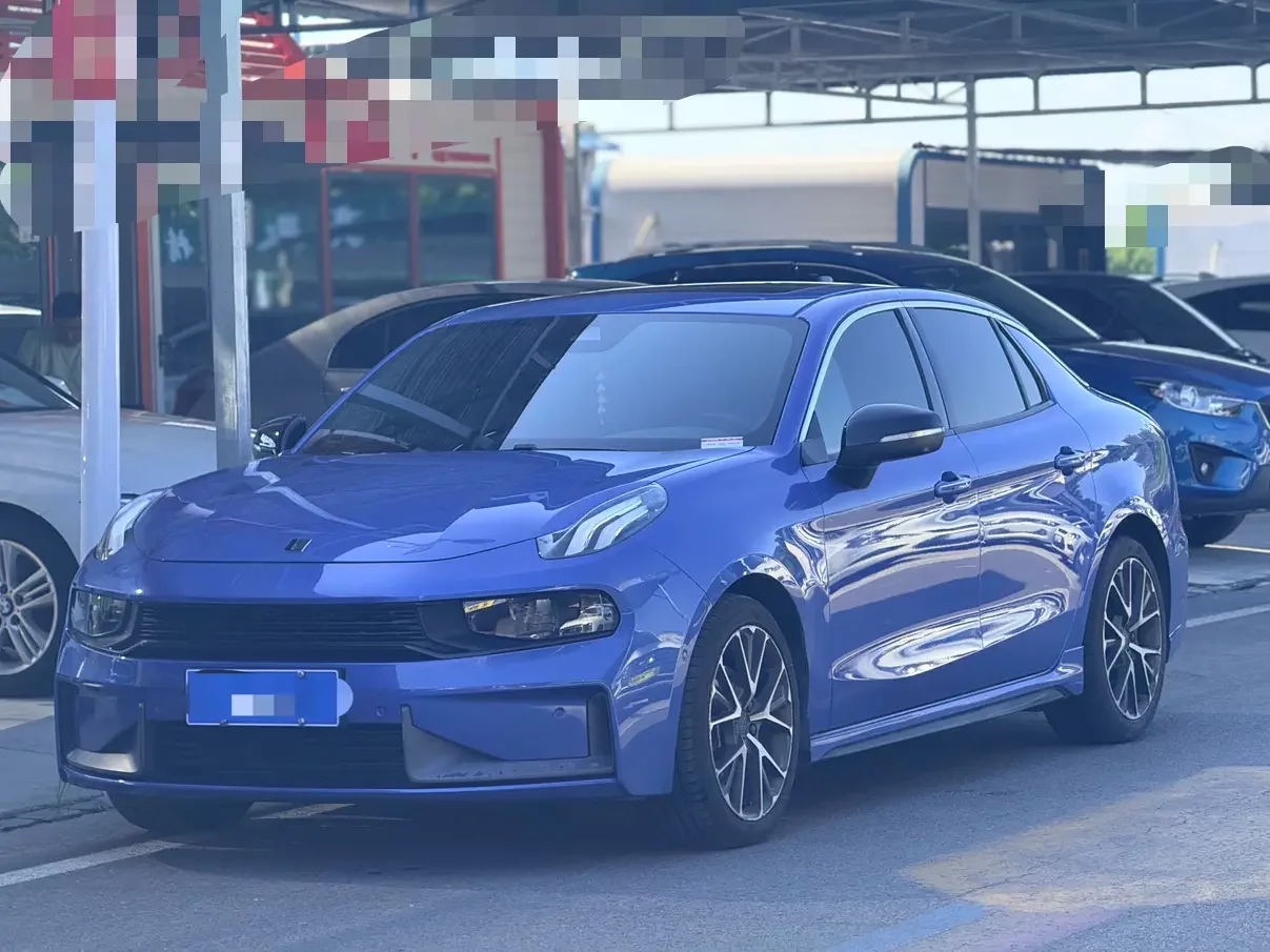 Lynk & Co 03