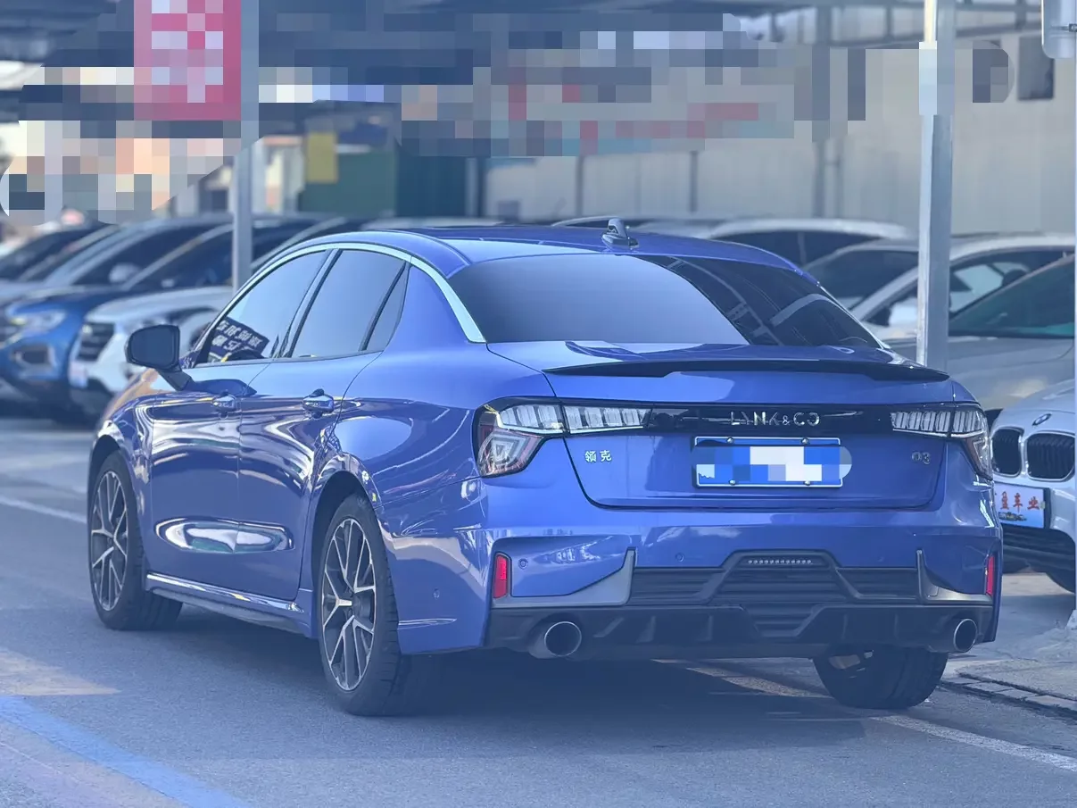 Lynk & Co 03