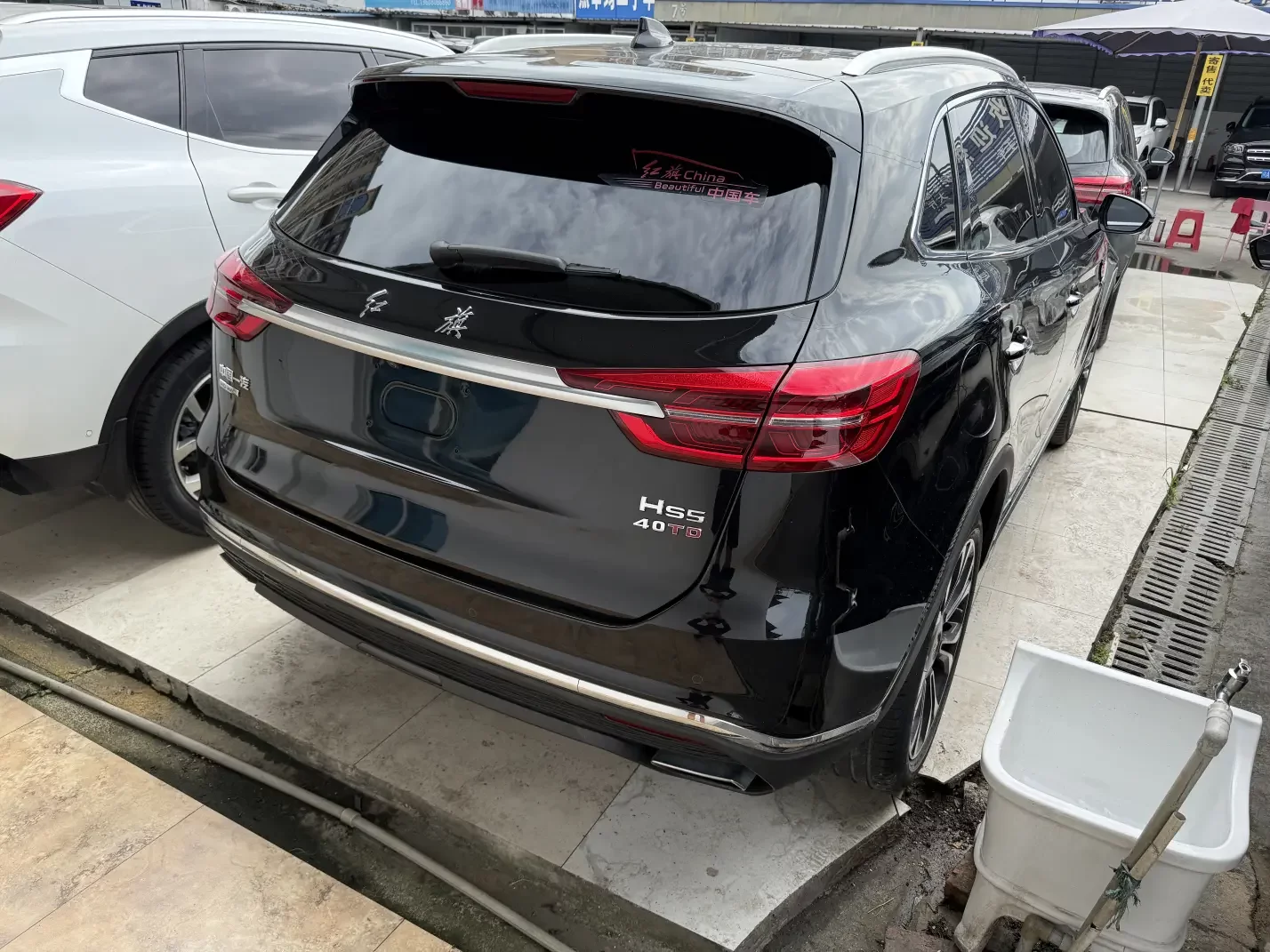 Hongqi HS5