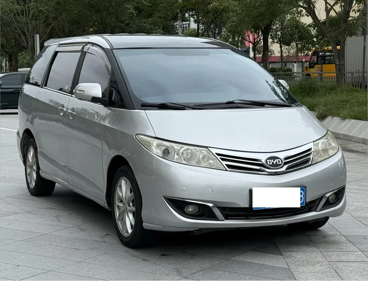 BYD M6