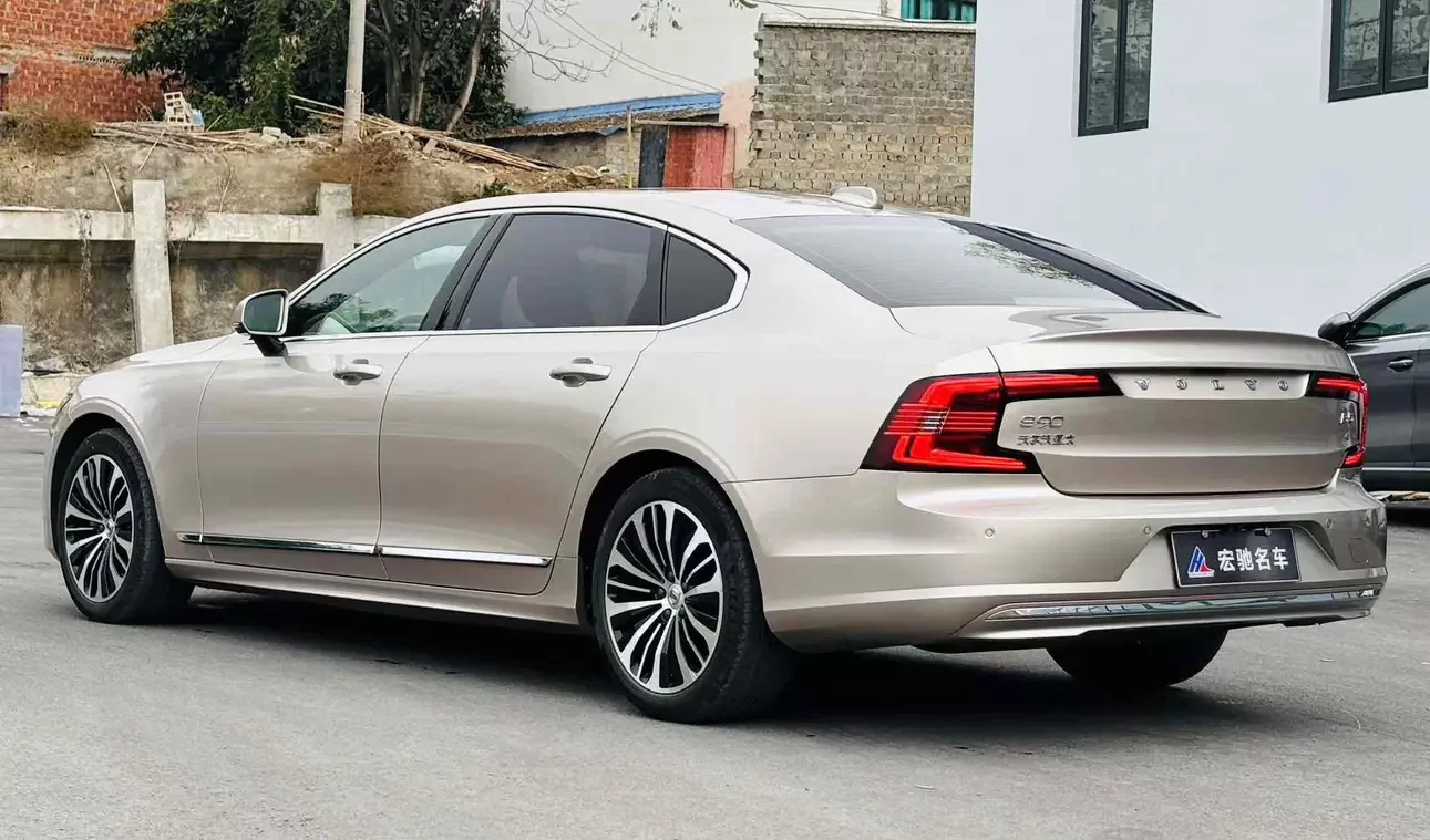 Volvo S90