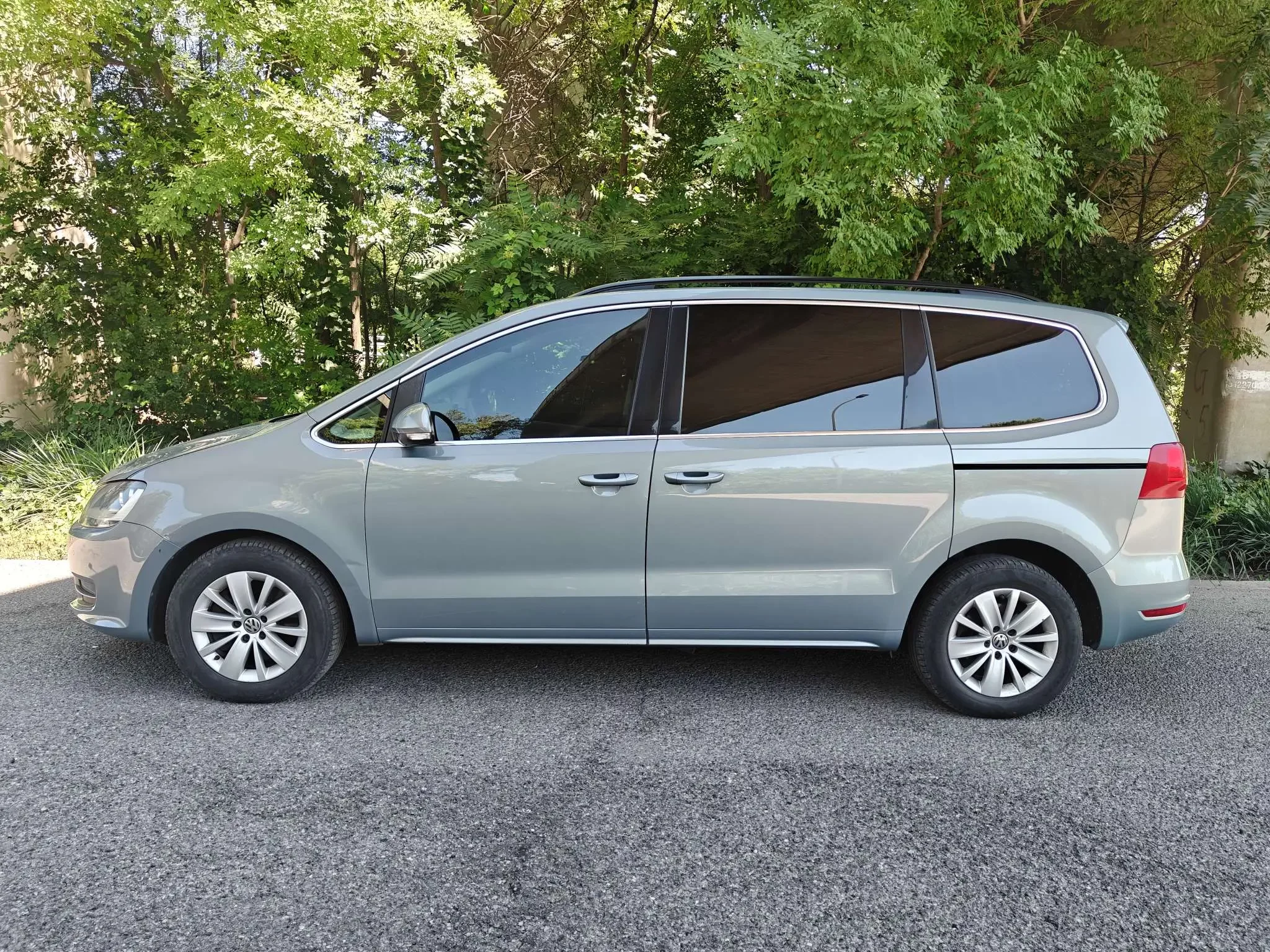 Volkswagen Sharon