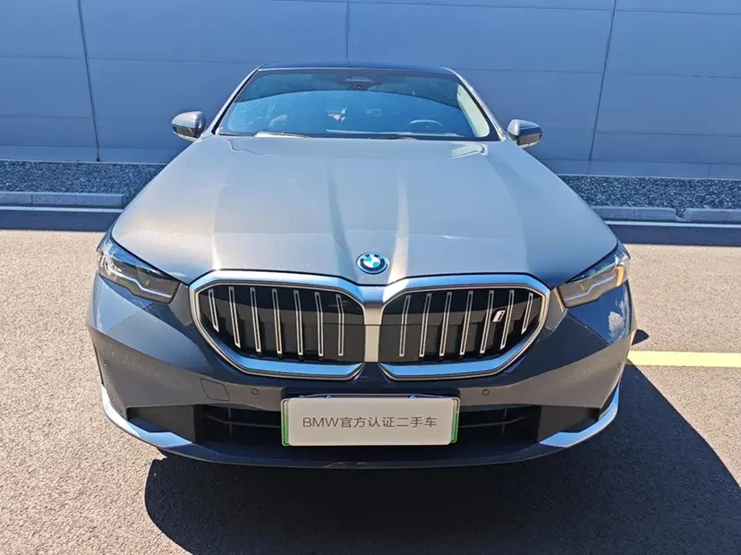 BMW i5