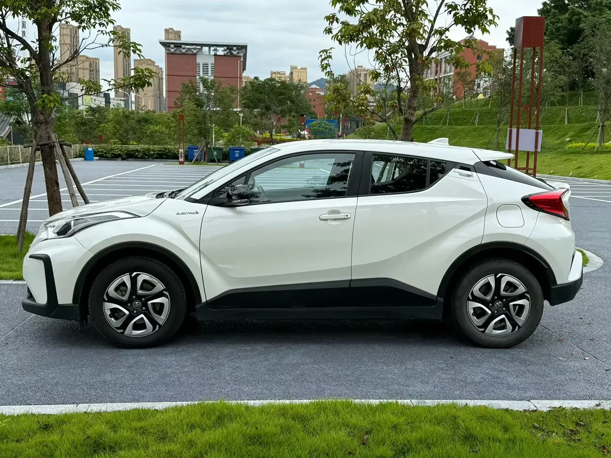 Toyota C-HR EV