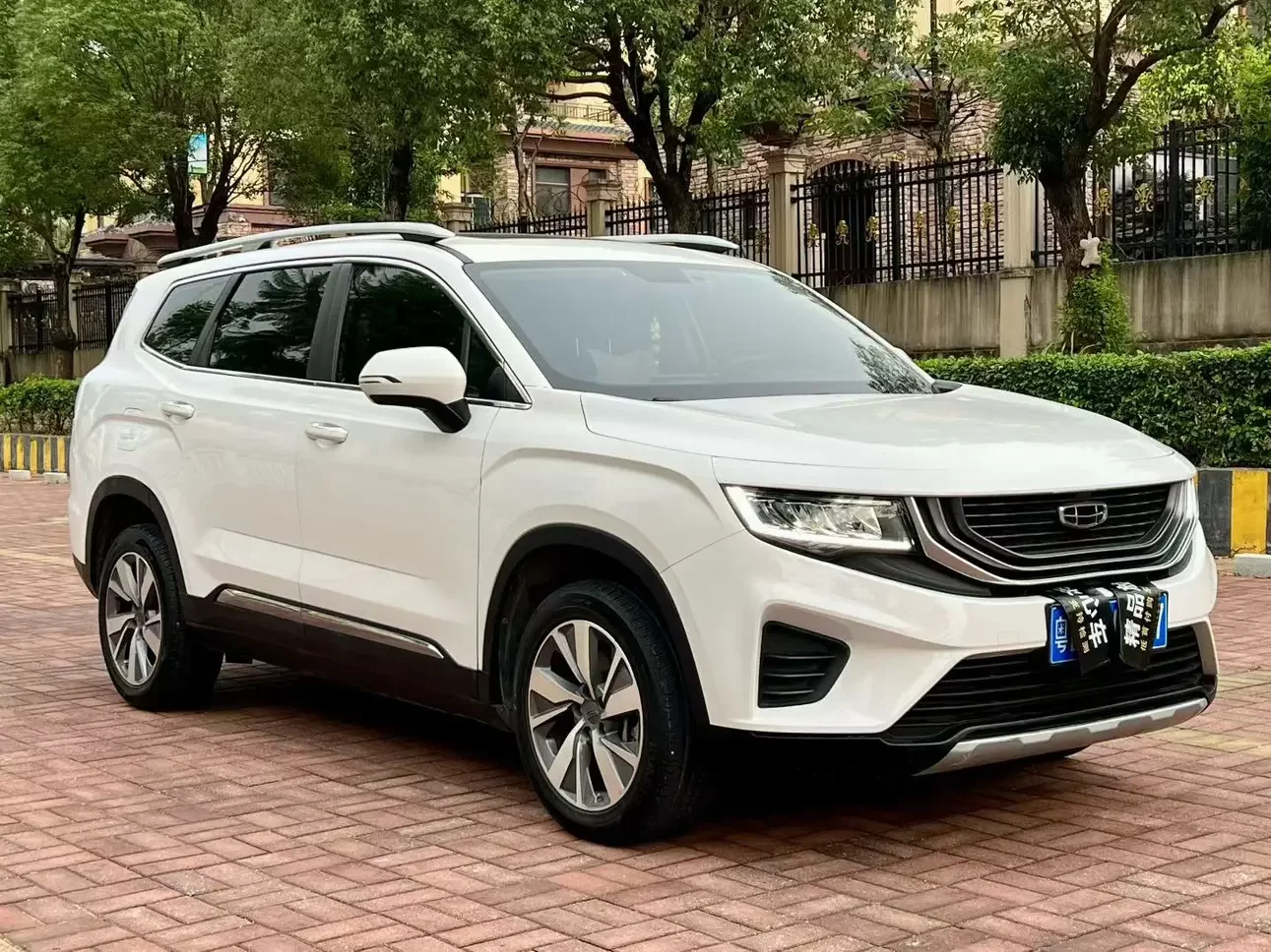 Geely Okavango