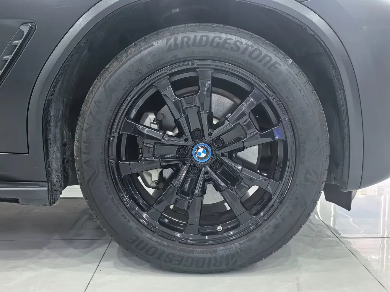 BMW iX3