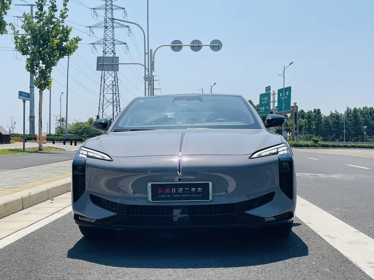 Hongqi EH7