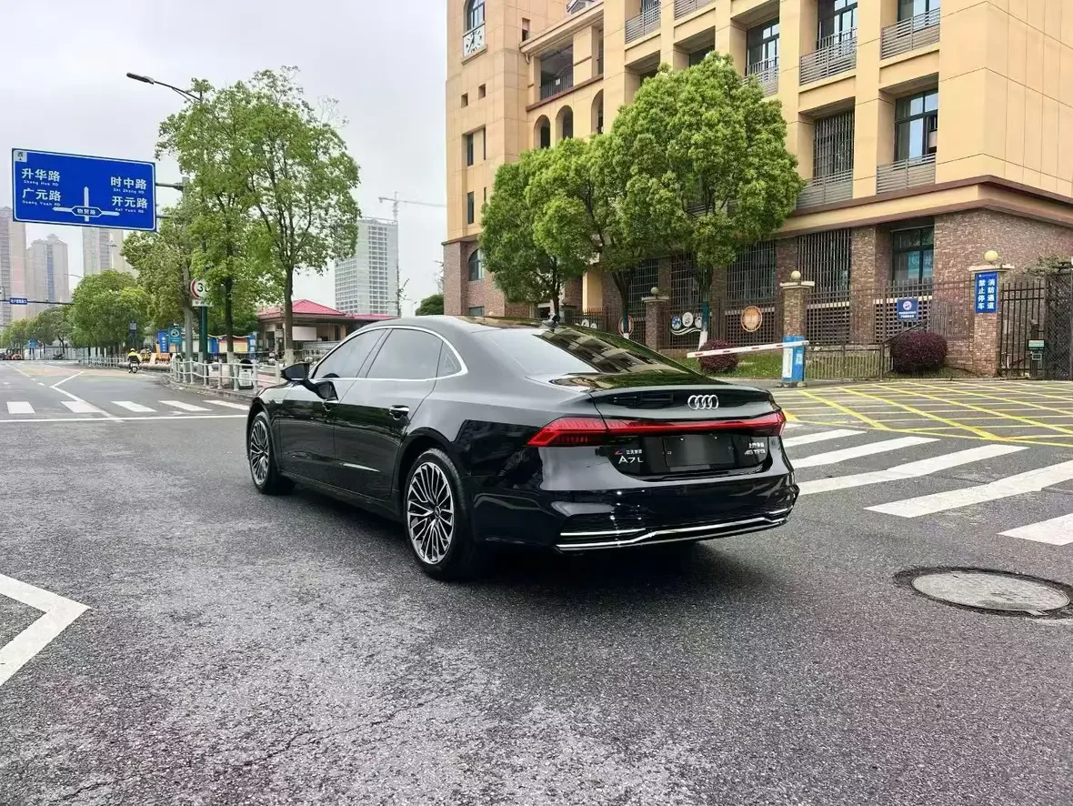Audi A7L