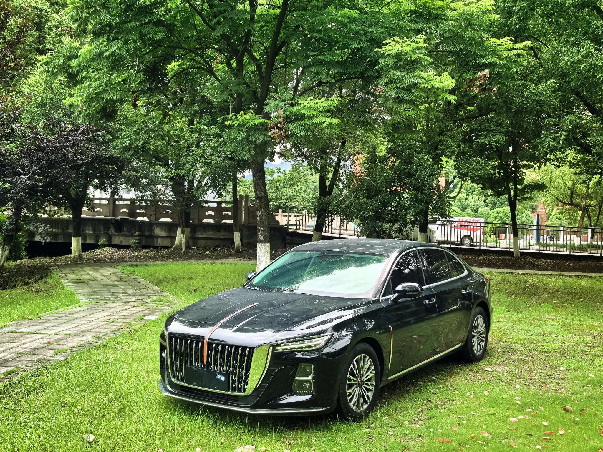 Hongqi H5