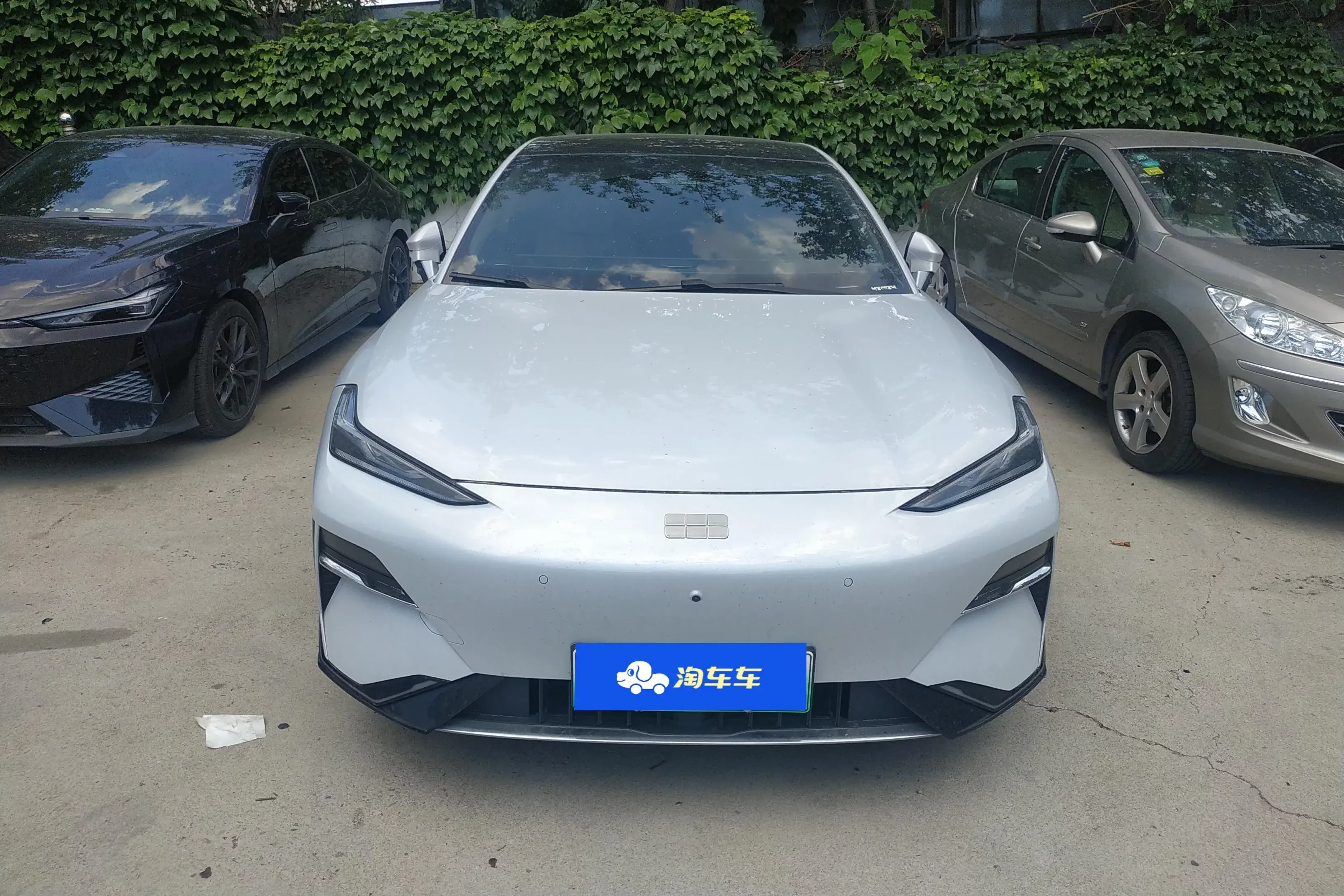 Geely Galaxy E8