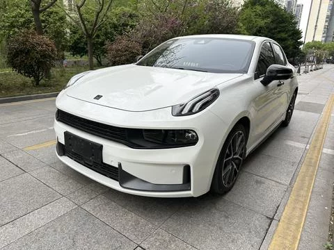 Lynk & Co 03