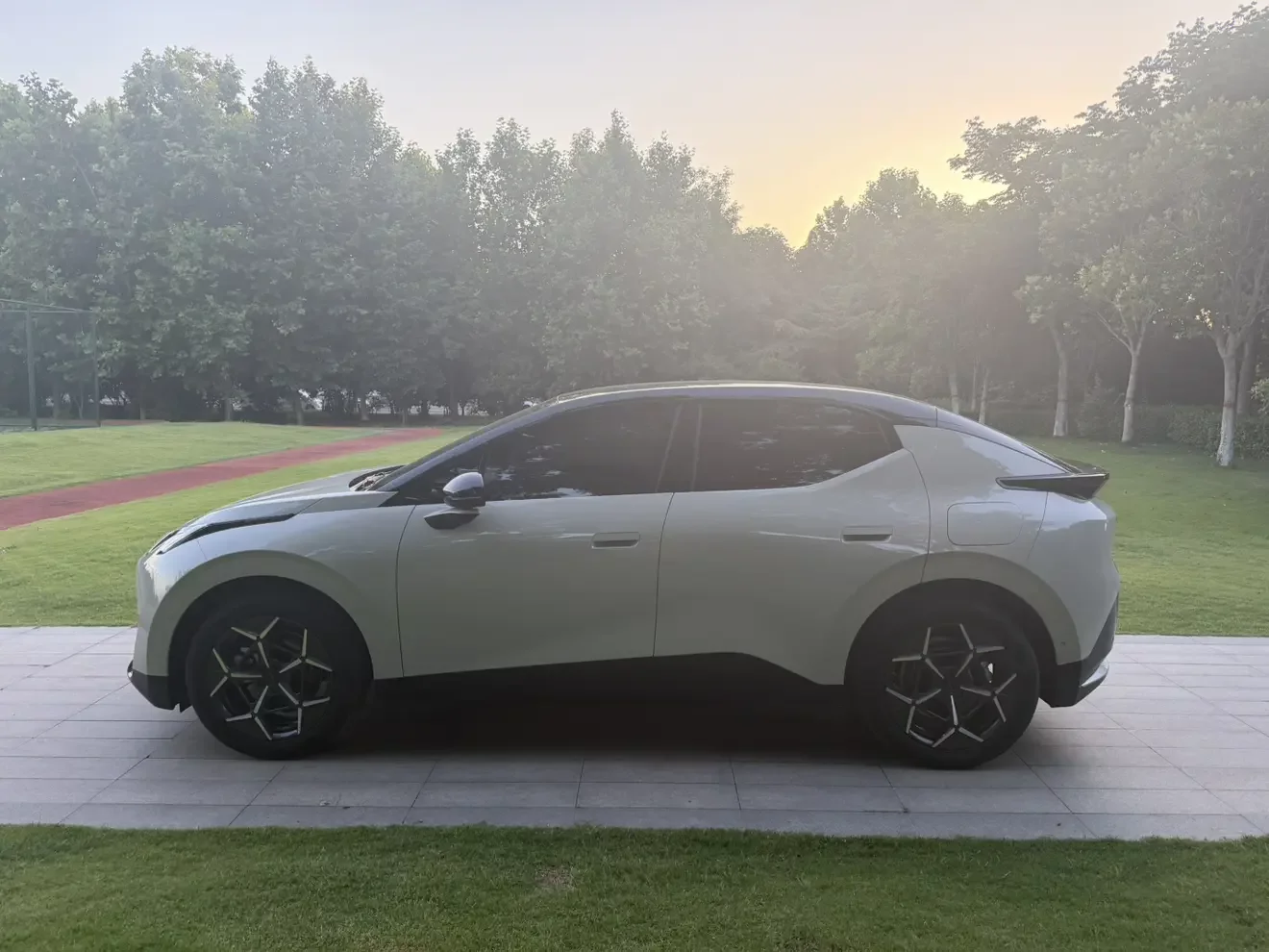 Lynk & Co Z20