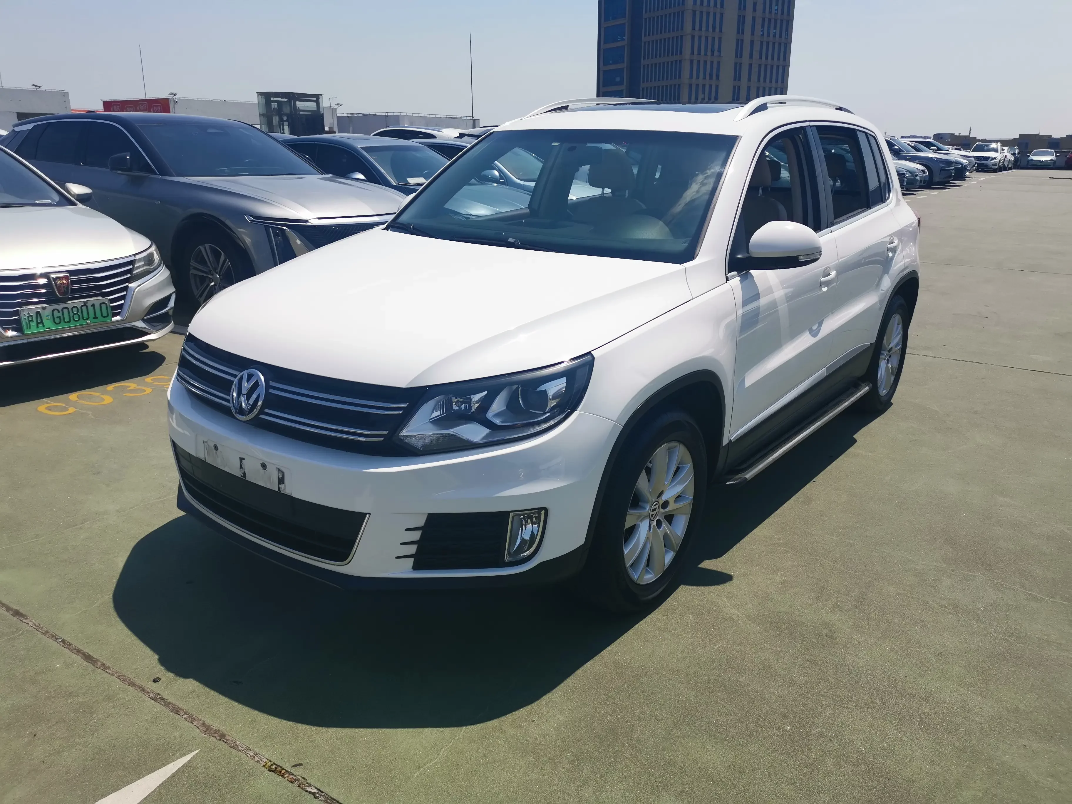 Volkswagen Tiguan (Tharu)