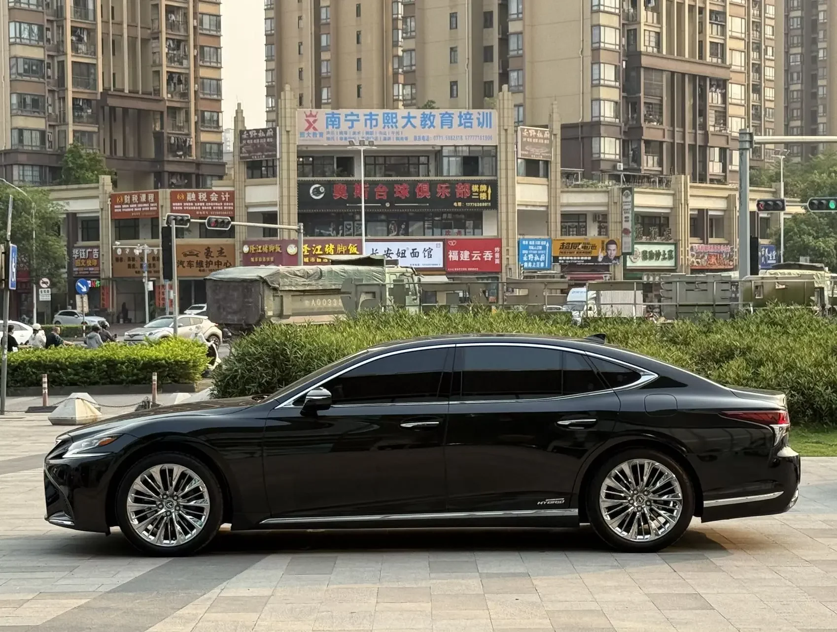 Lexus LS