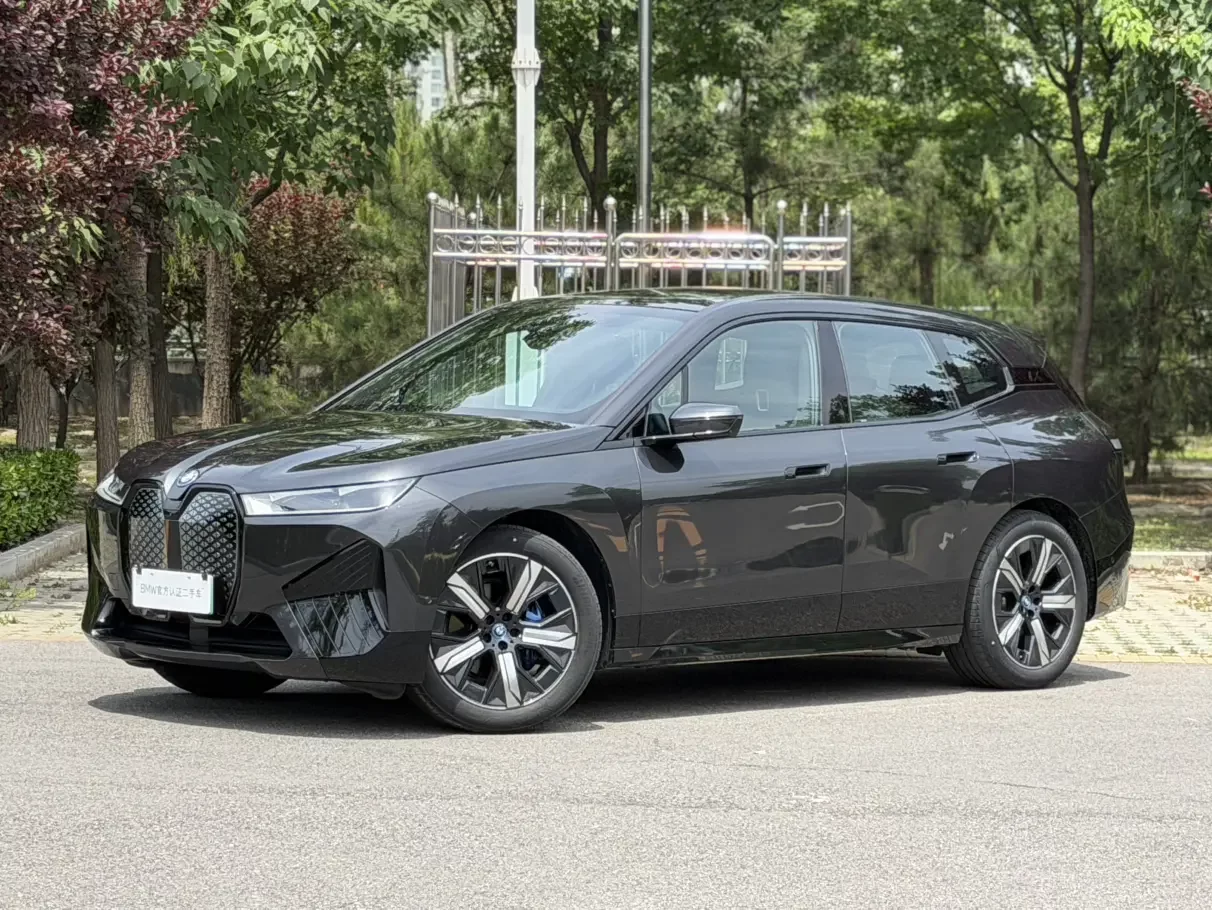 BMW iX