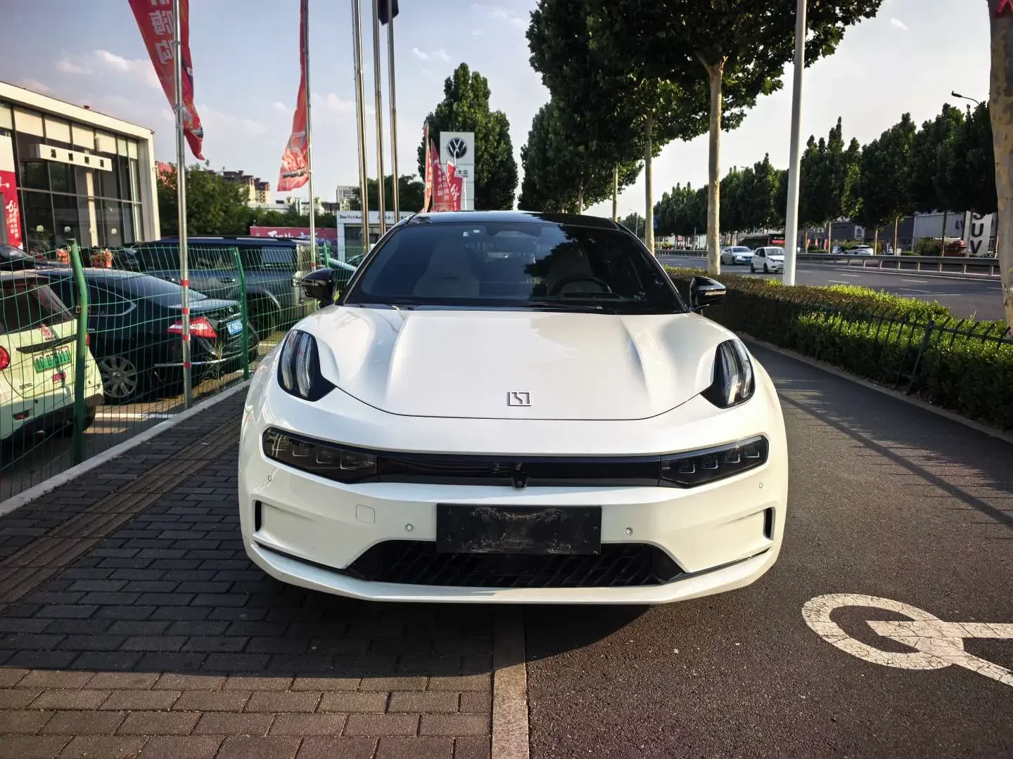 ZEEKR 001