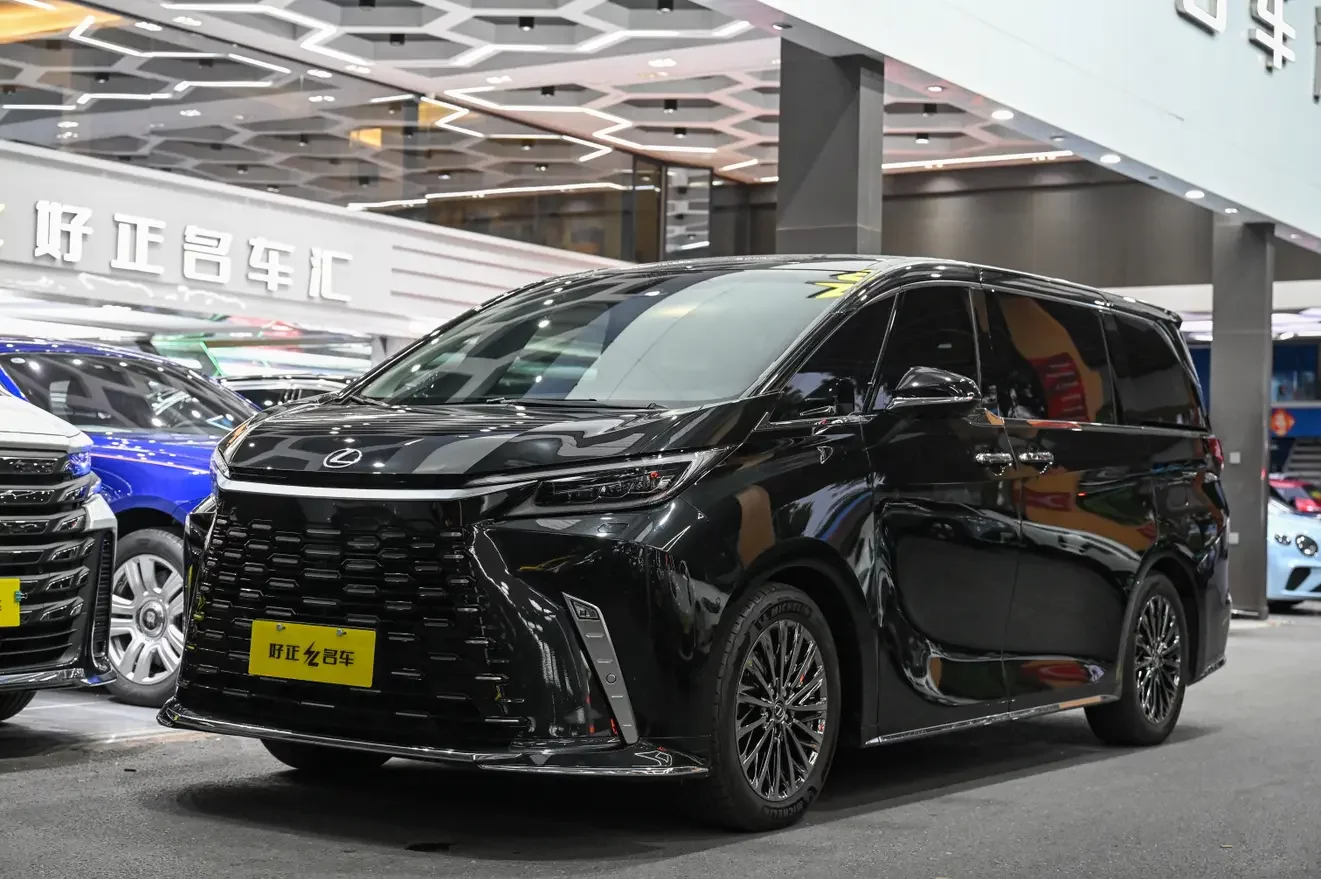 Lexus LM