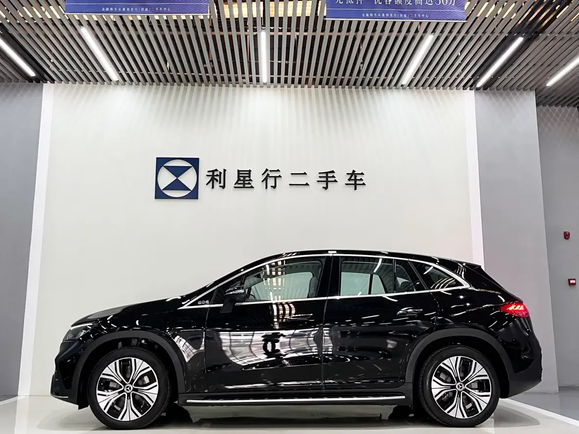 Mercedes-Benz EQE SUV