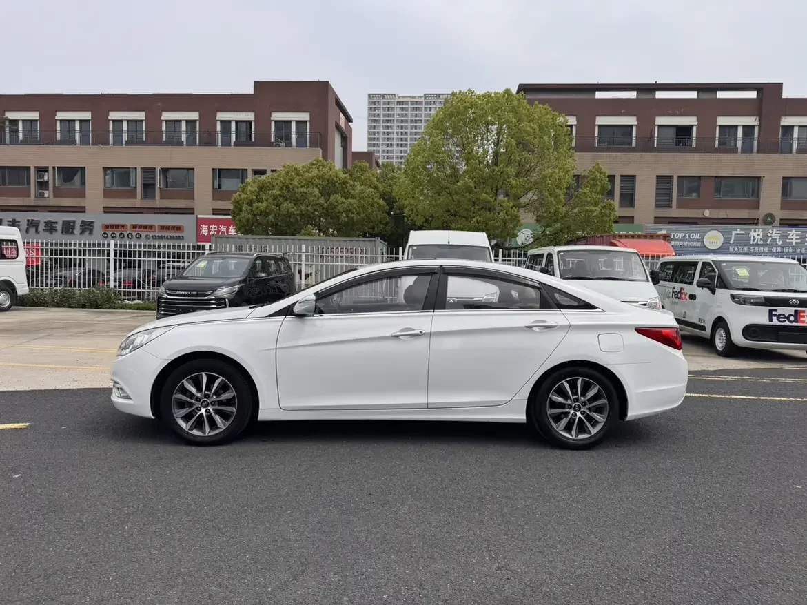 Hyundai sonata eight