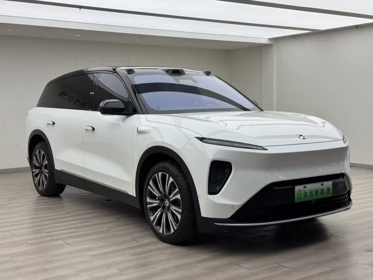 NIO ES8