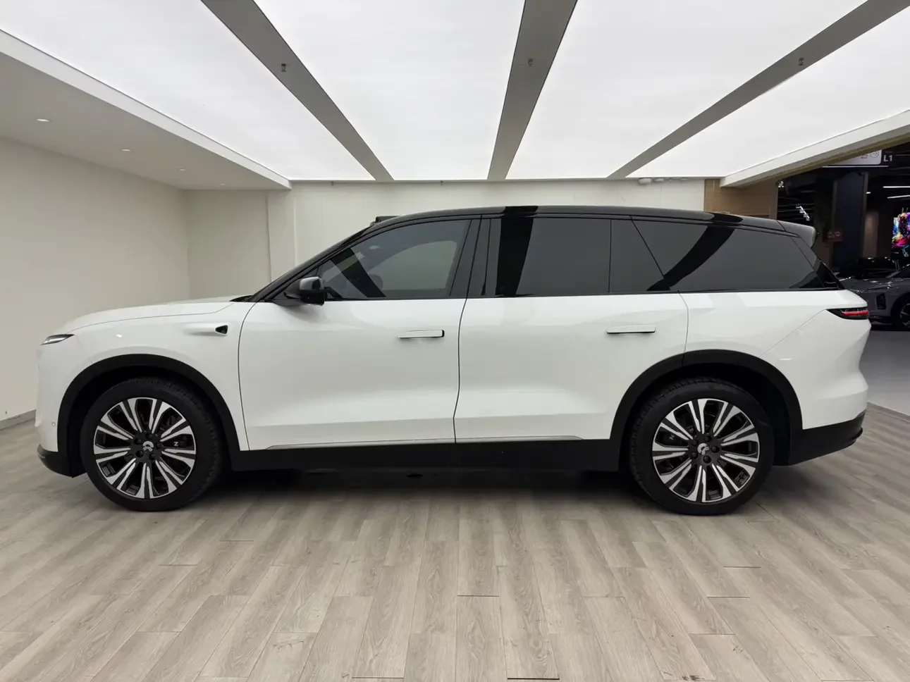 NIO ES8