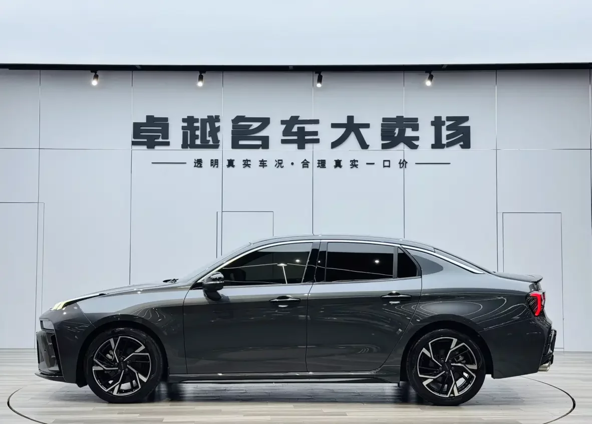 Lynk & Co 03