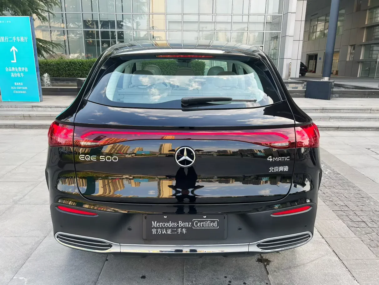 Mercedes-Benz EQE SUV