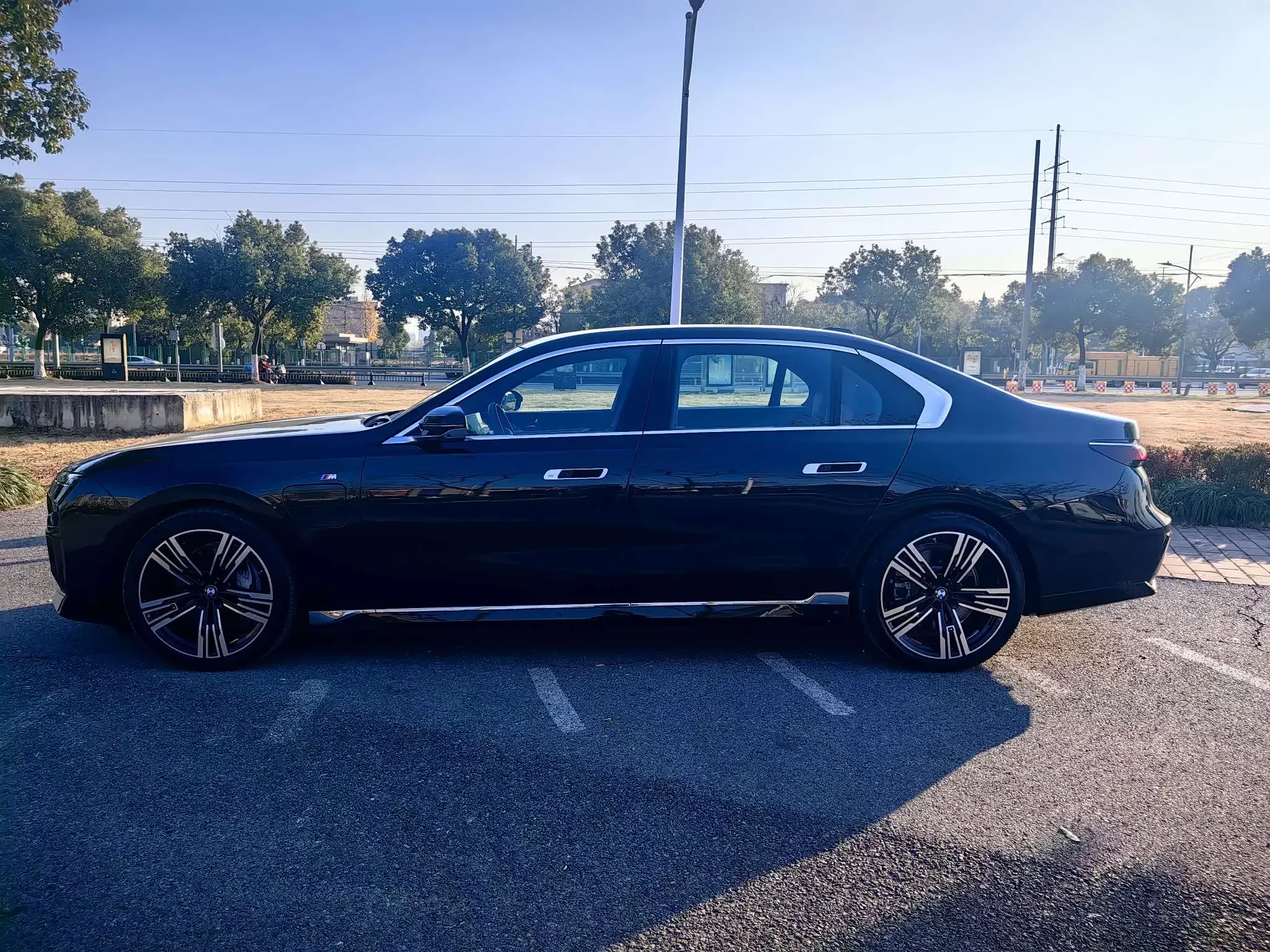 BMW i7