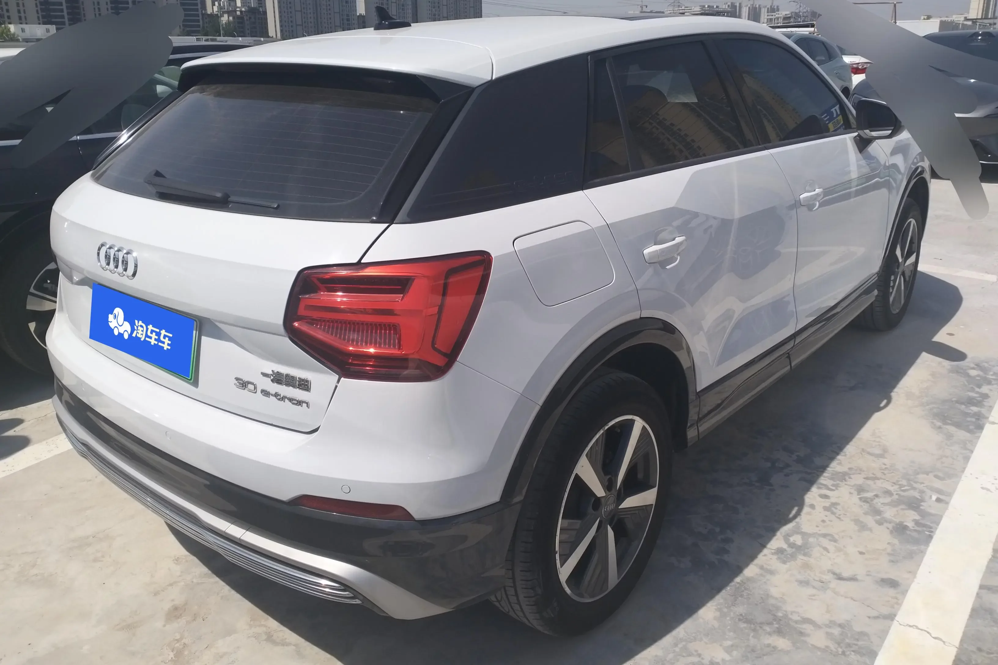Audi Q2L e-tron