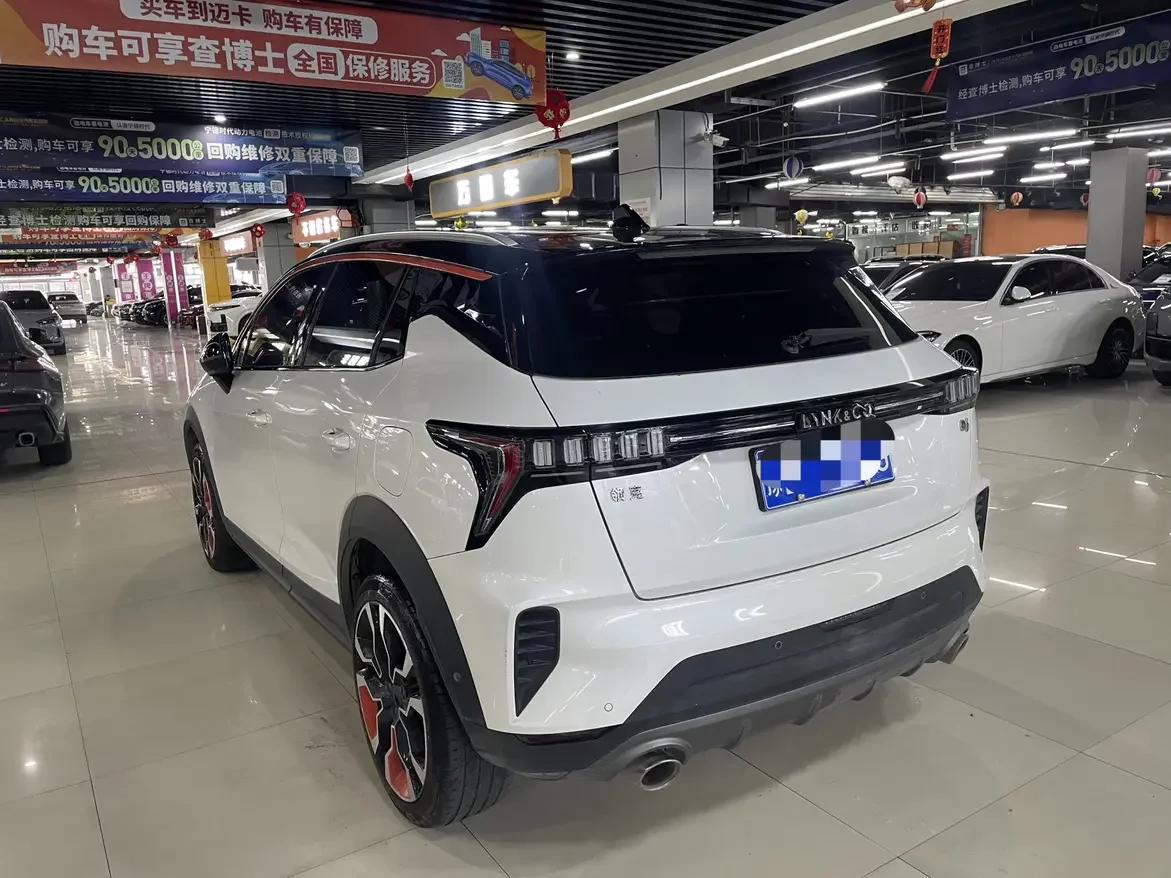 Lynk & Co 06