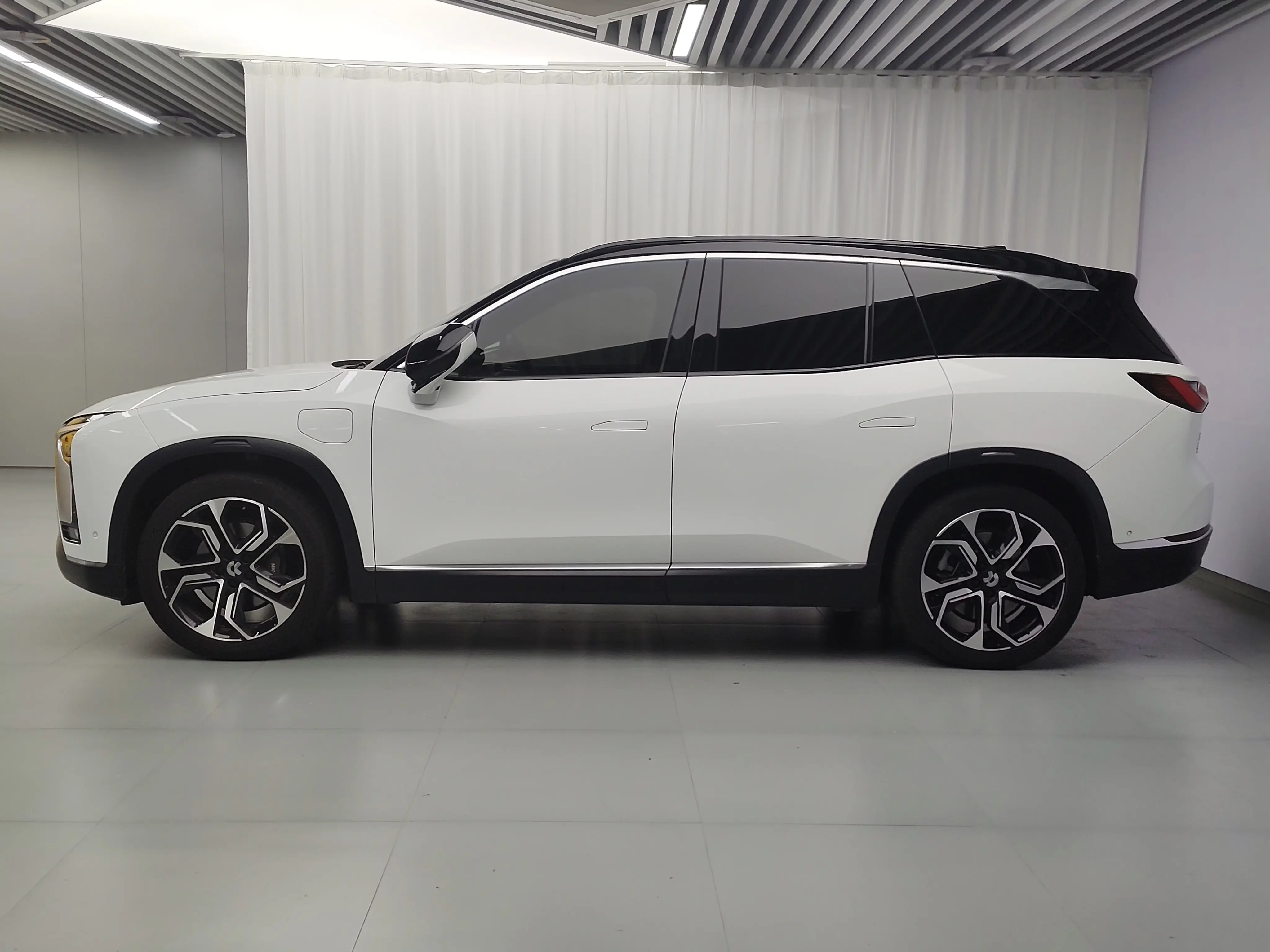 NIO ES8