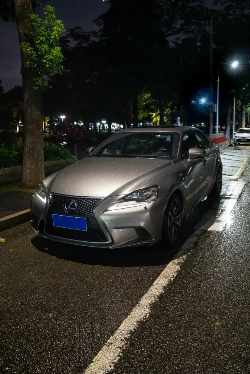 Lexus IS