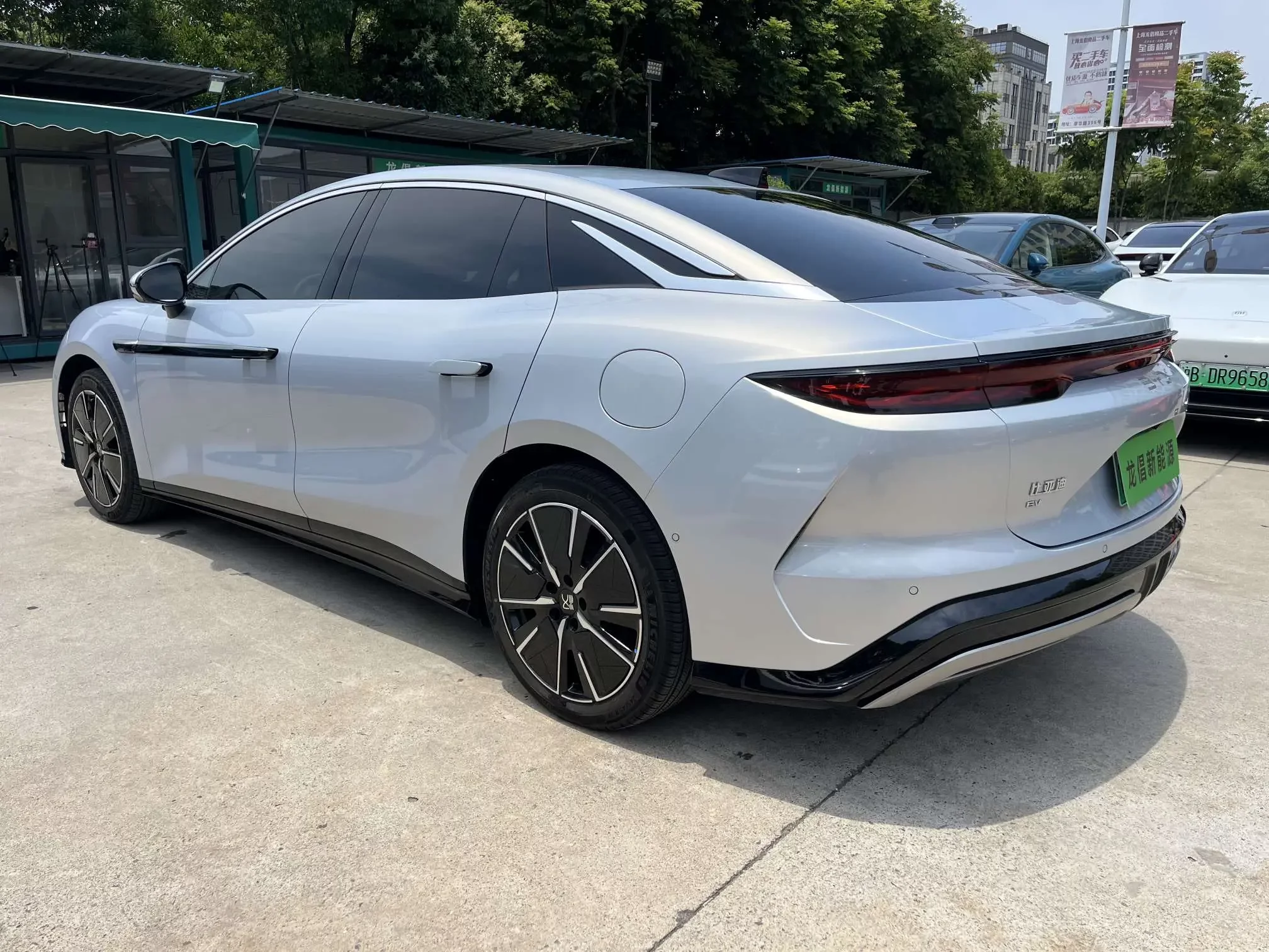 BYD Han L EV