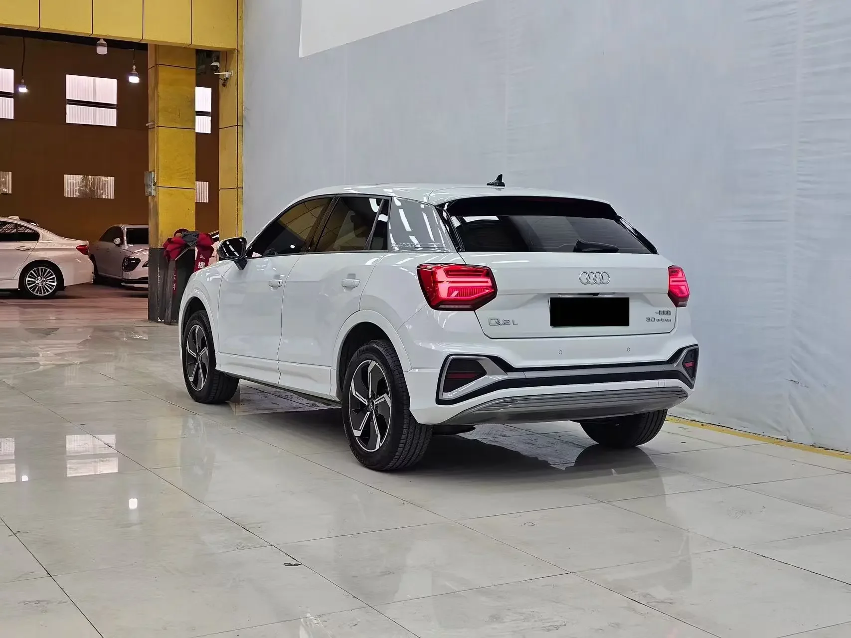 Audi Q2L e-tron