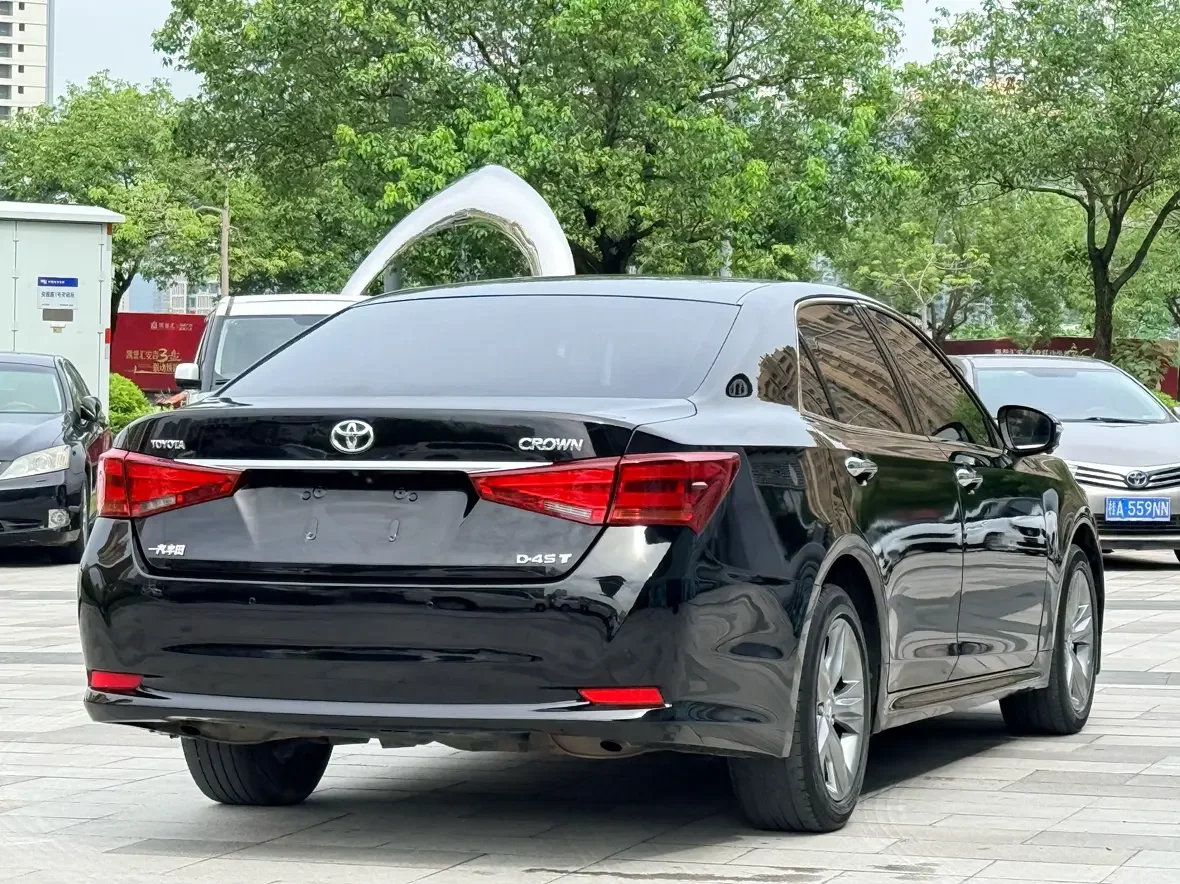 Toyota crown