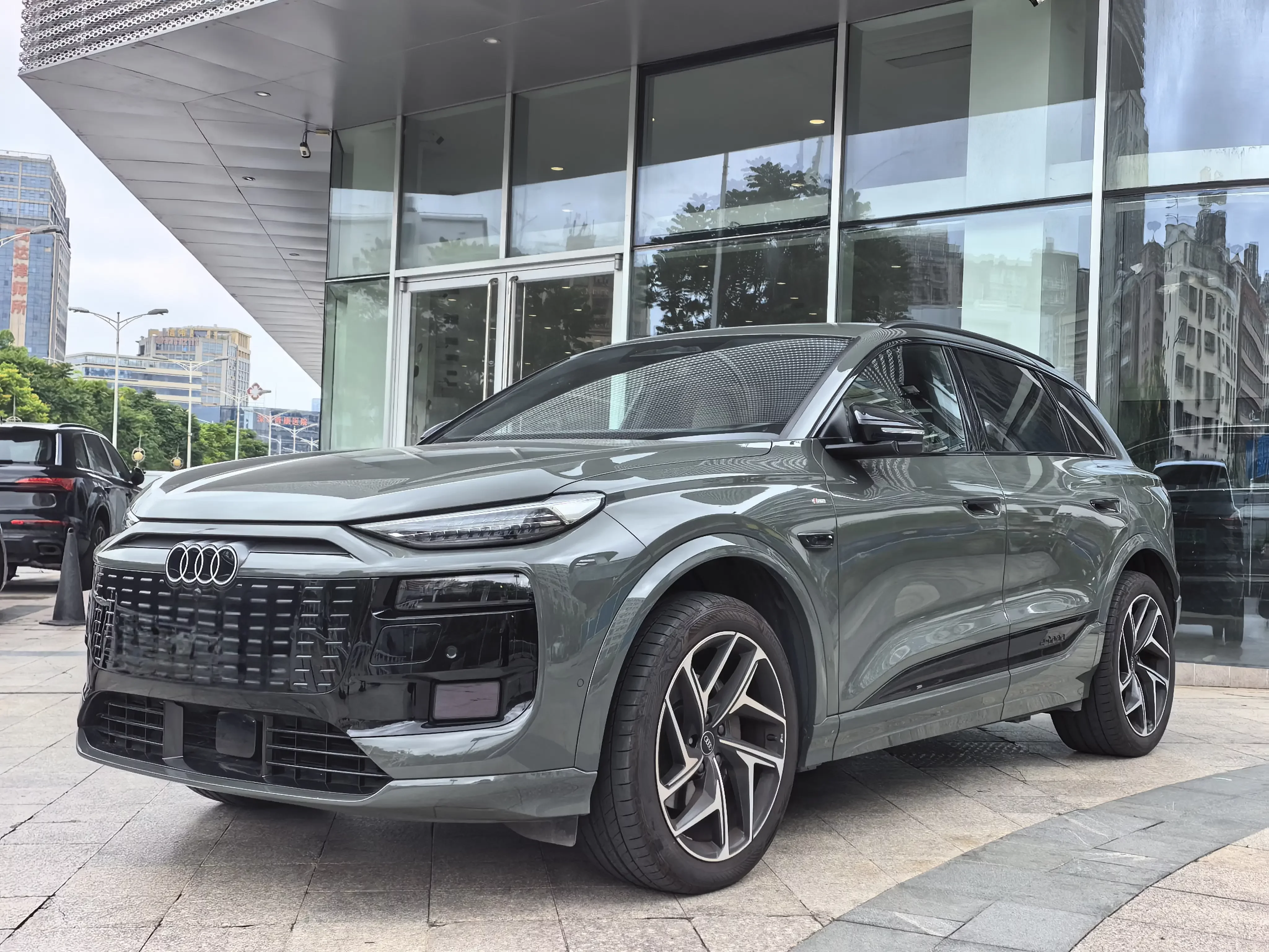 Audi Q6L e-tron